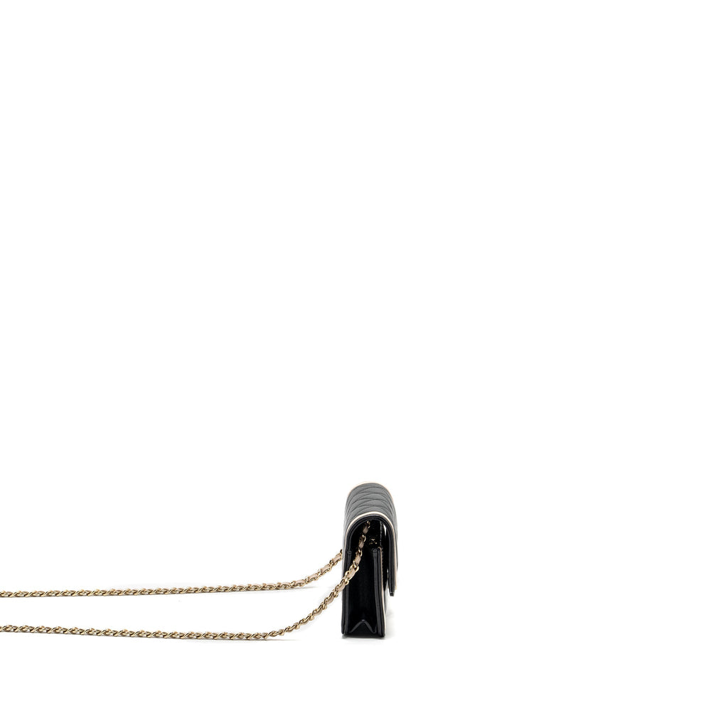 Chanel 23B Flap Phone Holder Lambskin Black/ White L (microchip)