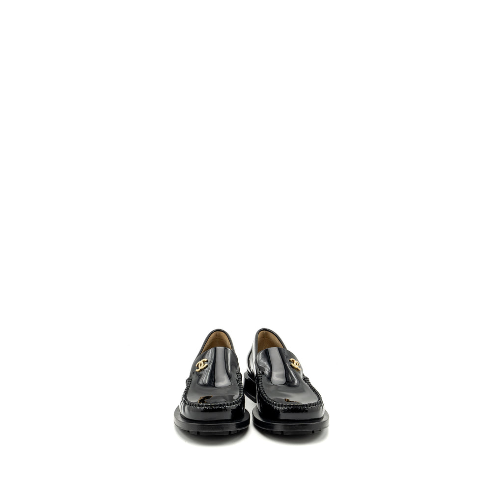 Chanel Size 38.5 CC Logo With Pearl Loafer Patent Black