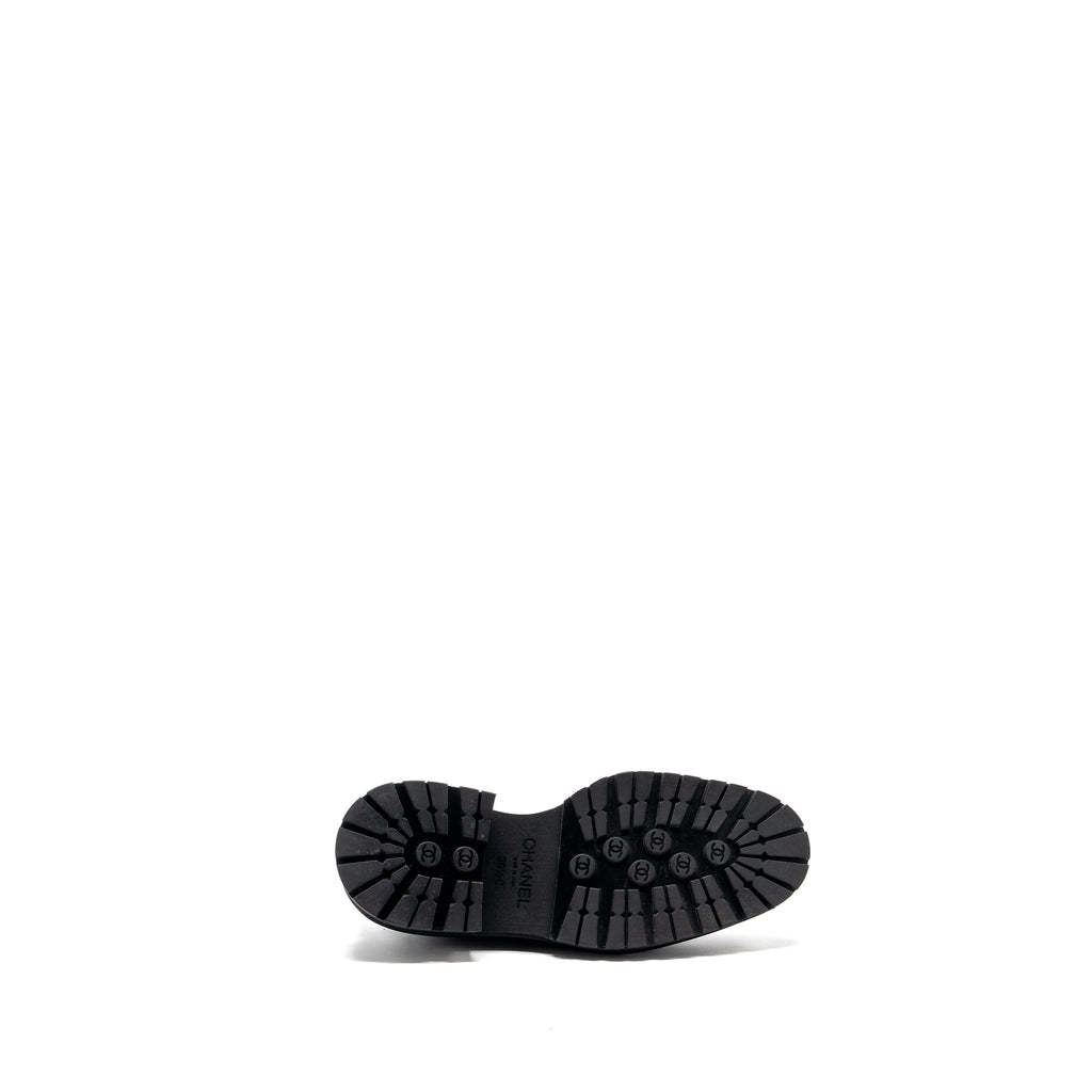 Chanel size 36.5 CC logo loafer Black