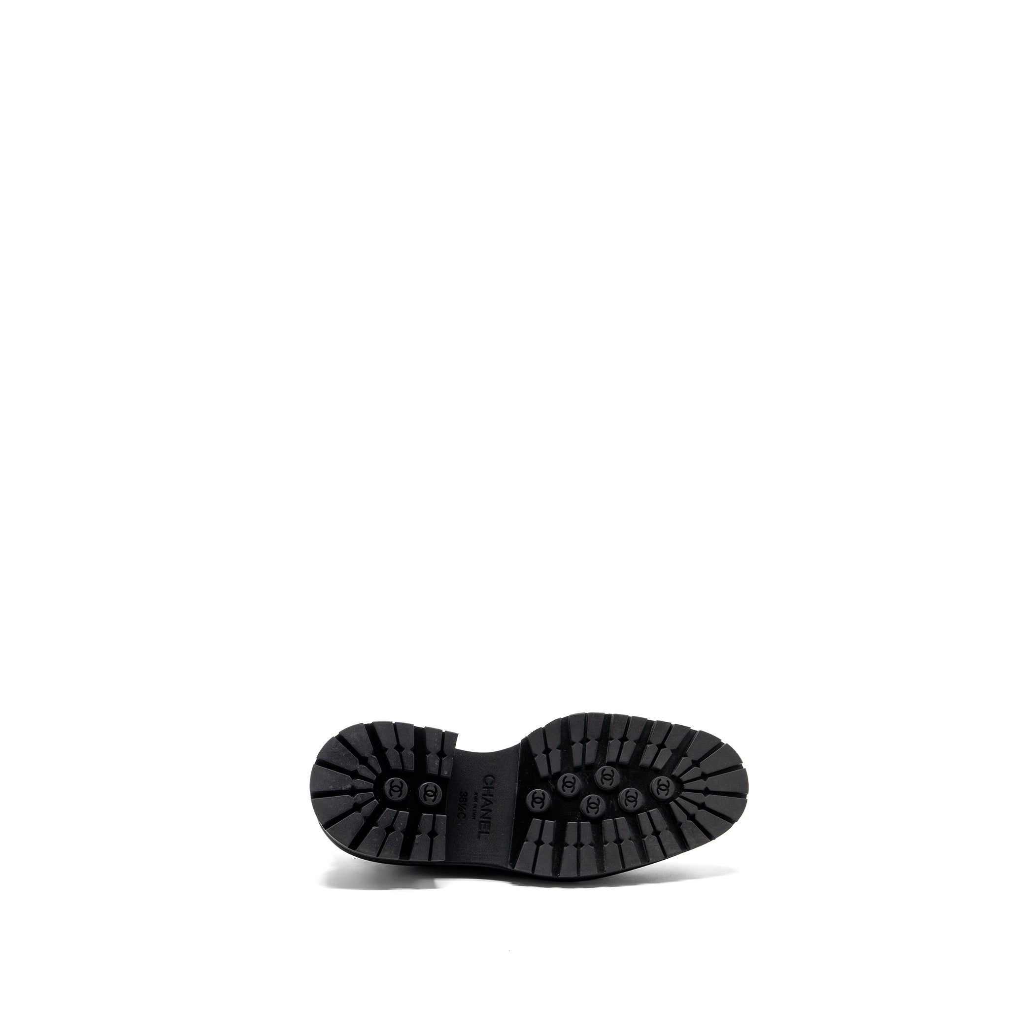Chanel size 36.5 CC logo loafer Black