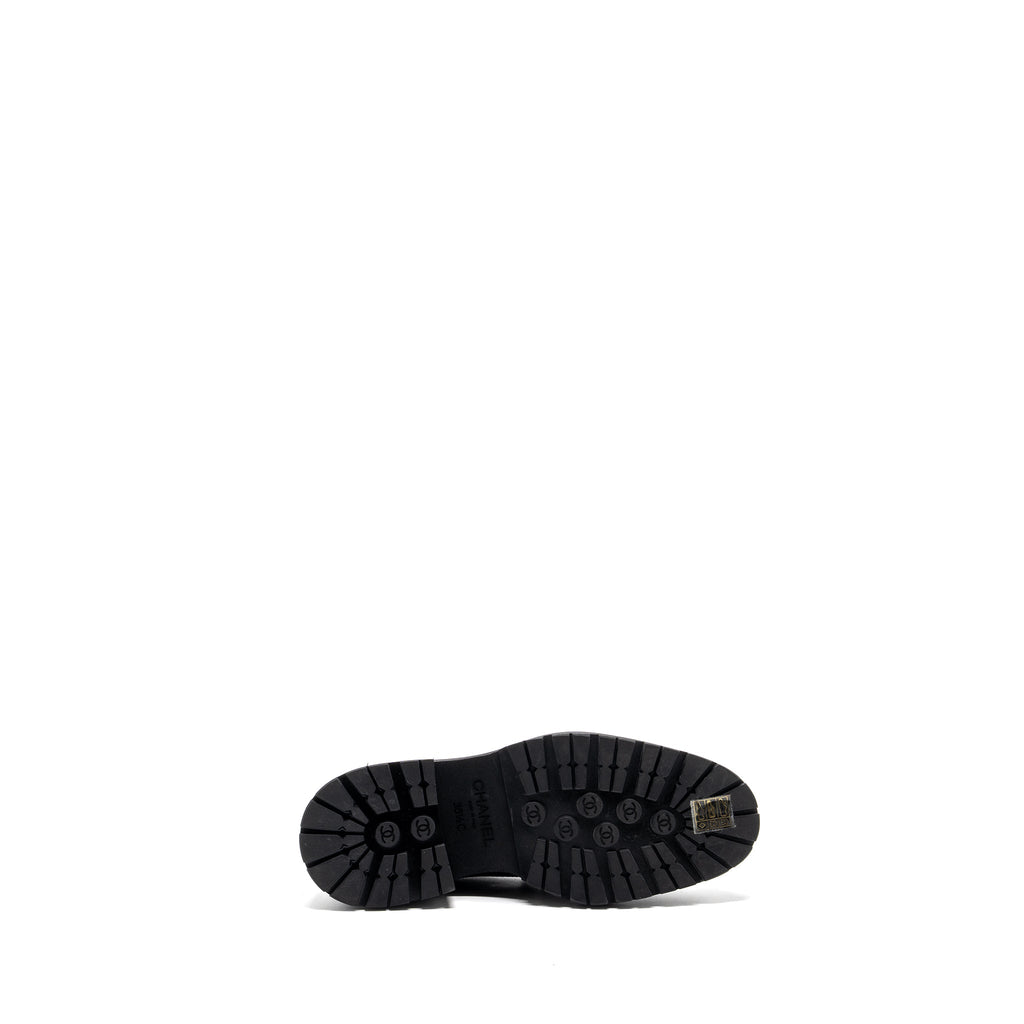 Chanel size 36.5 CC logo loafer Black