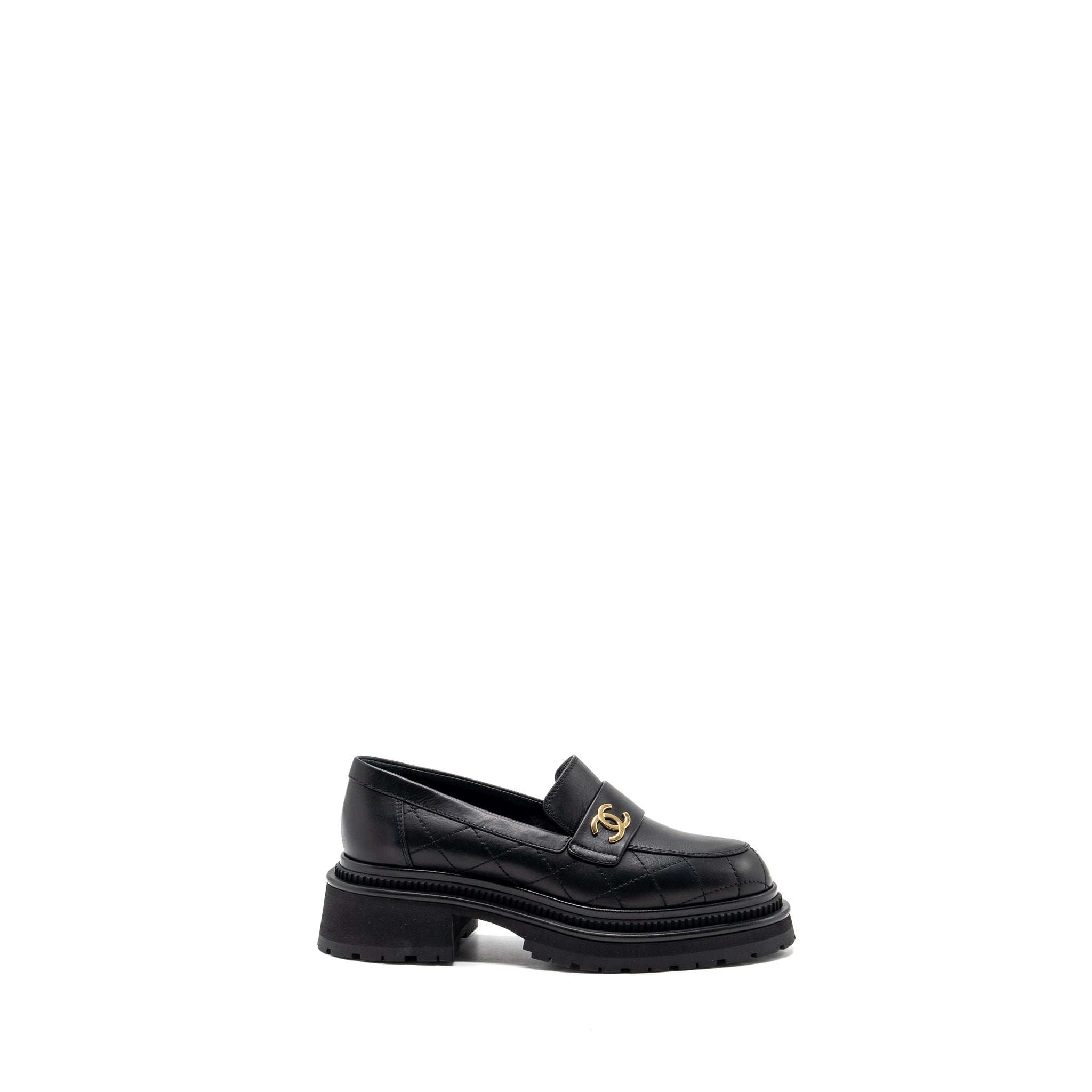 Chanel size 36.5 CC logo loafer Black