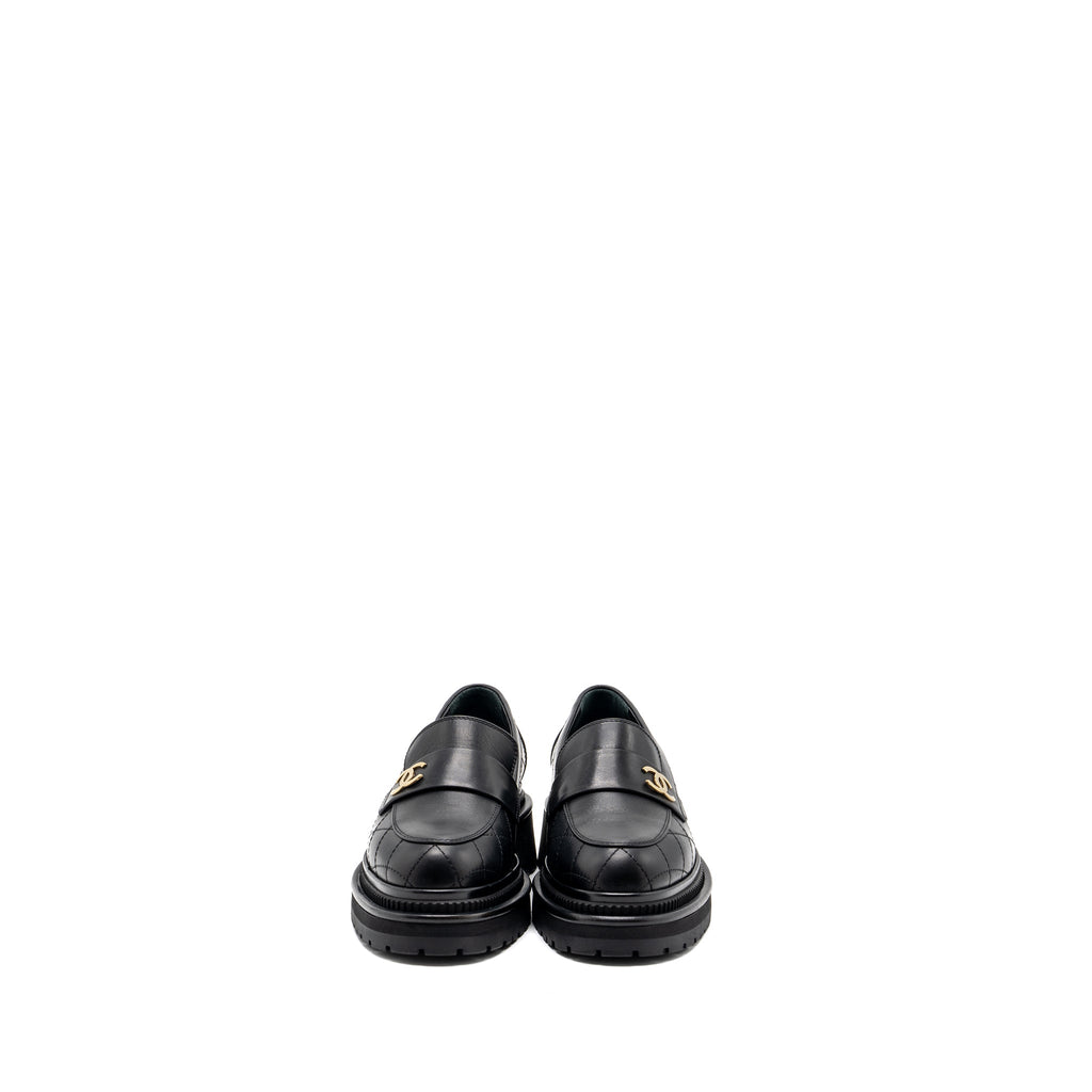 Chanel size 36.5 CC logo loafer Black