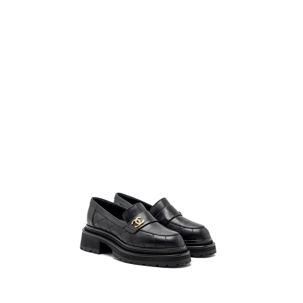 Chanel size 36.5 CC logo loafer Black