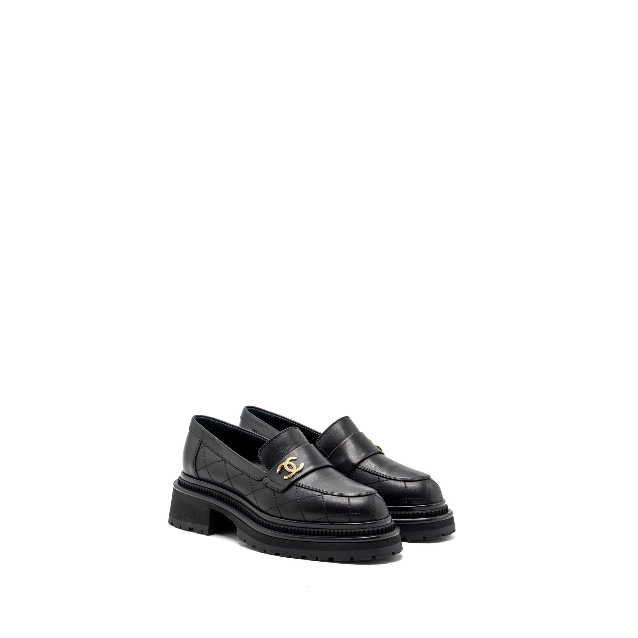 Chanel size 36.5 CC logo loafer Black
