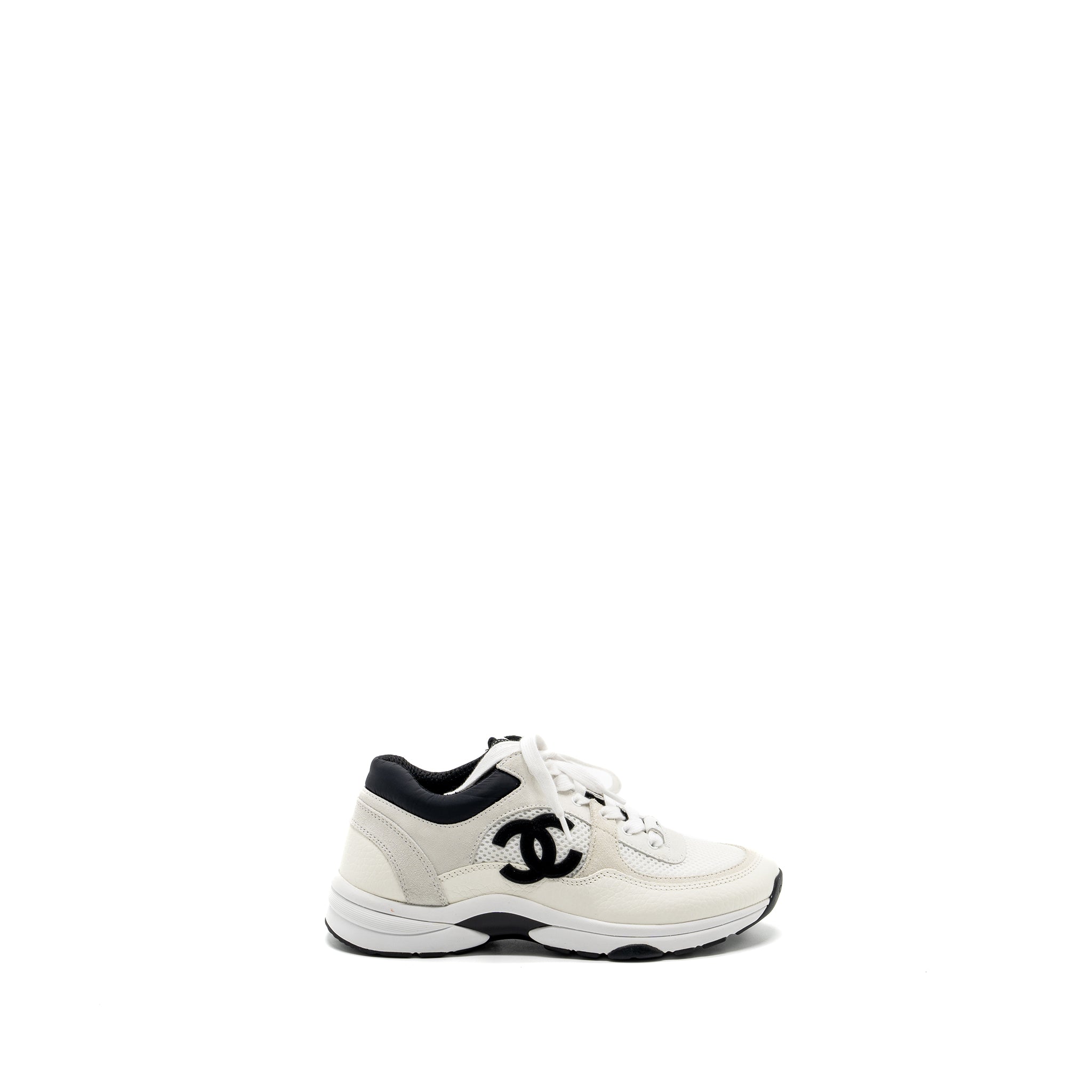 Chanel Size 37.5 CC Logo Trainer/Sneakers White/Black