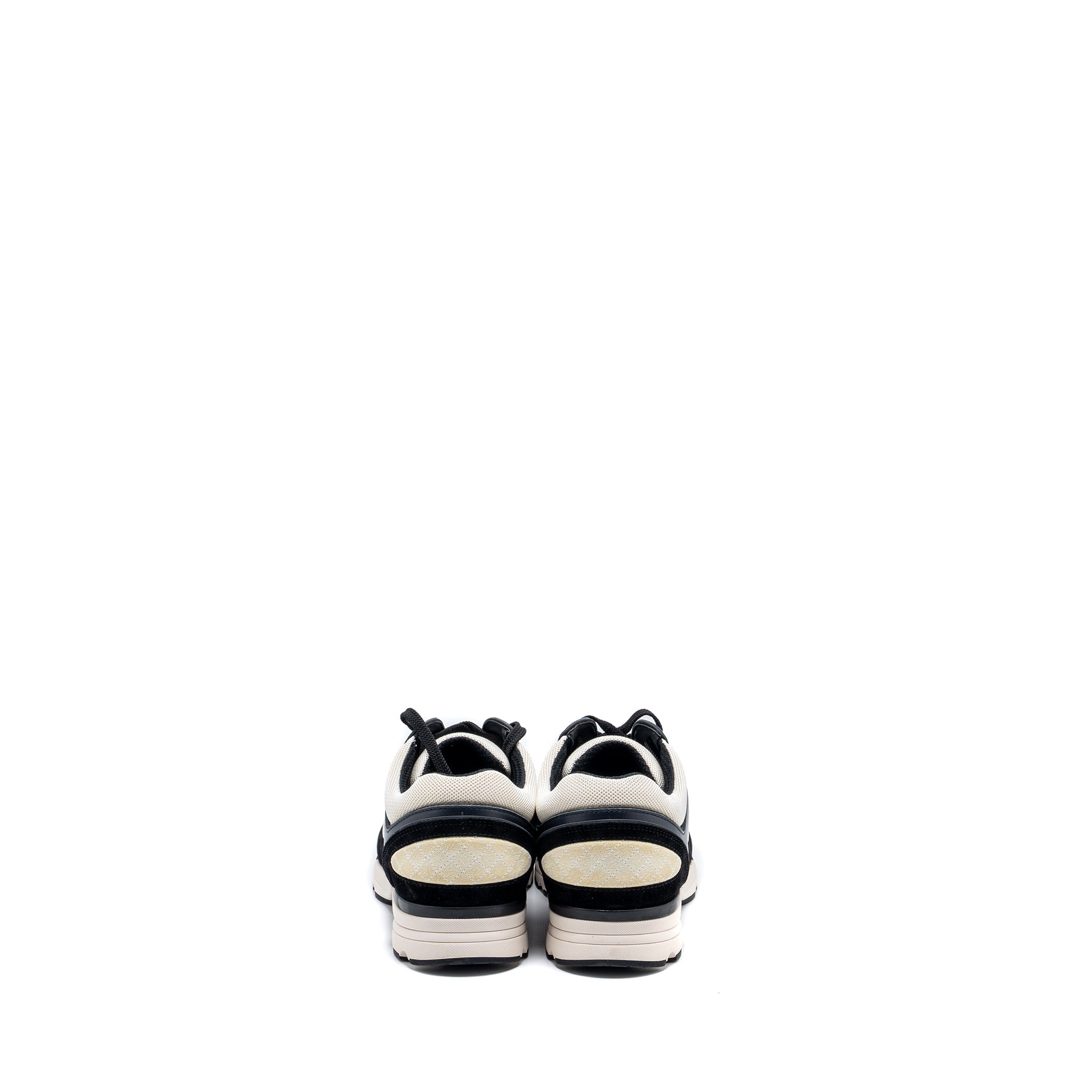 Chanel size 44 CC Logo sneaker suede/ leather black/white
