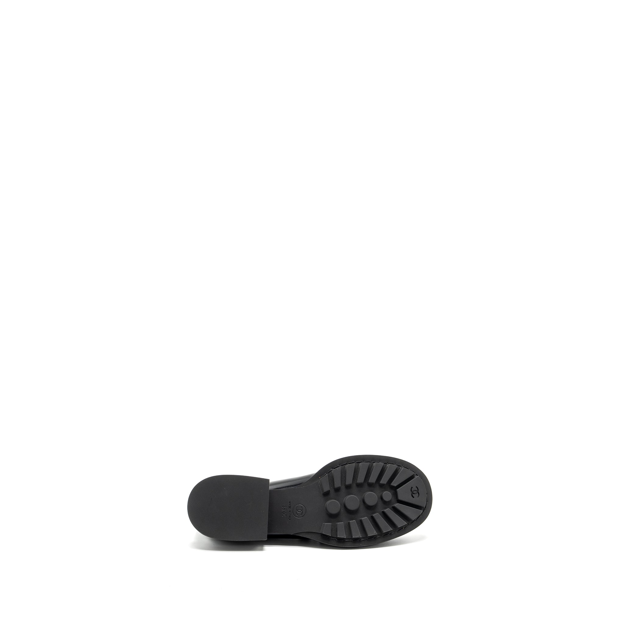 Chanel Size 38.5 CC Logo With Pearl Loafer Patent Black