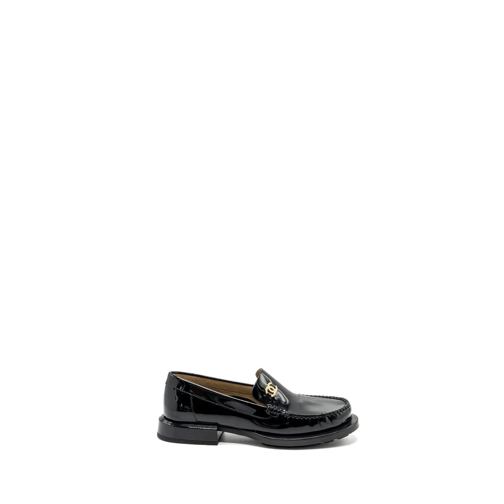 Chanel Size 38.5 CC Logo With Pearl Loafer Patent Black