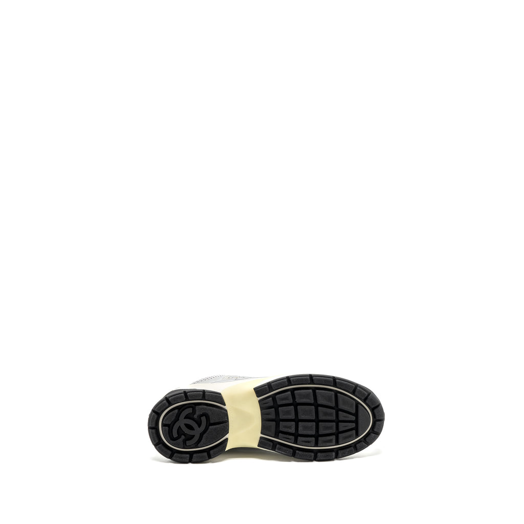 Chanel 23C size 38 metallic trainer / sneakers silver multicolour