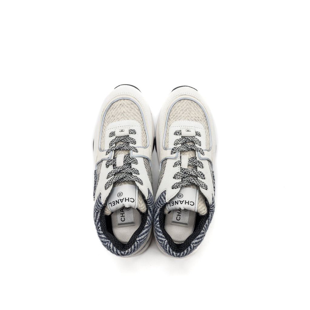 Chanel size 37 CC logo sneakers suede leather / fabric light grey