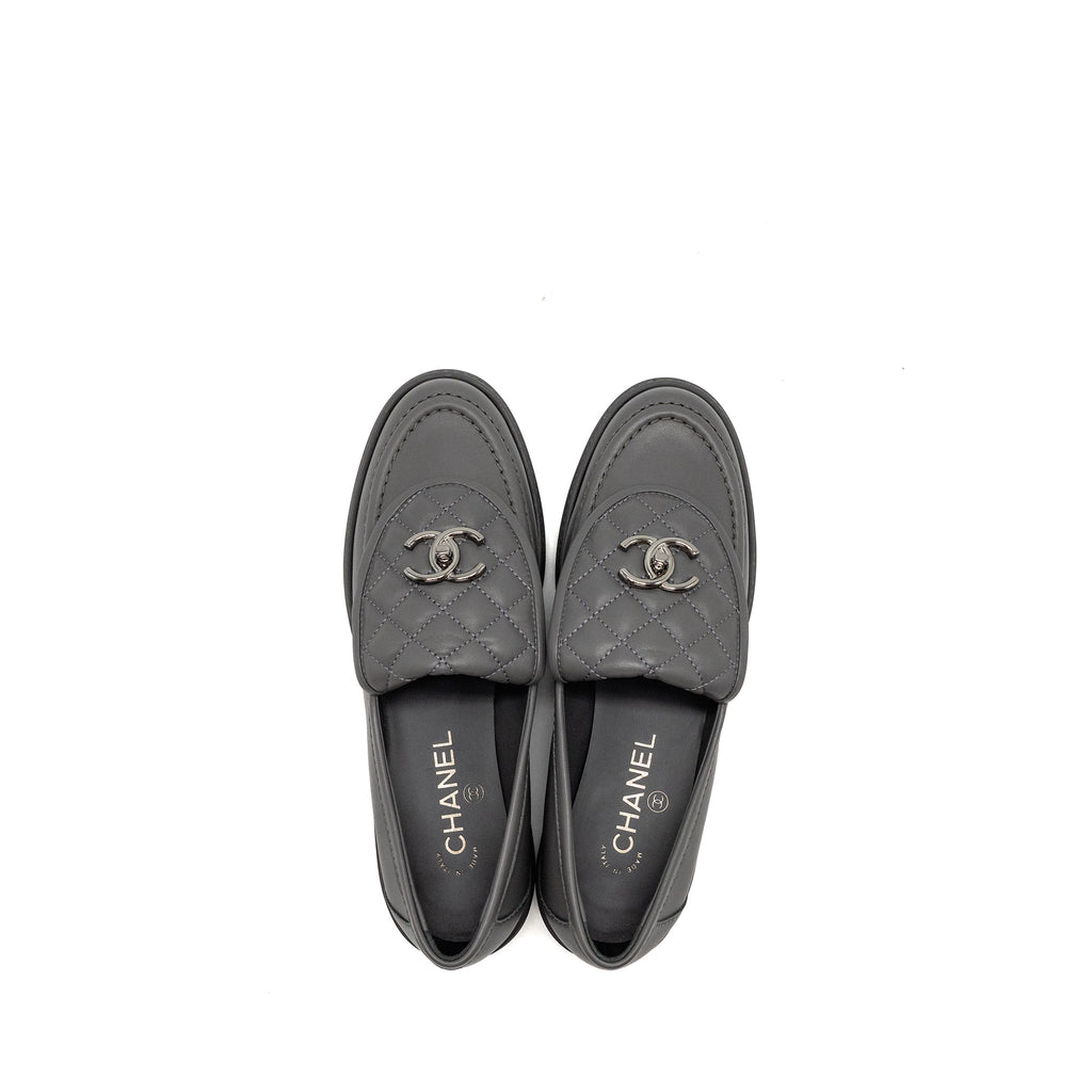 Chanel Size 39 CC Turnlock Loafers Quilted Leather Grey