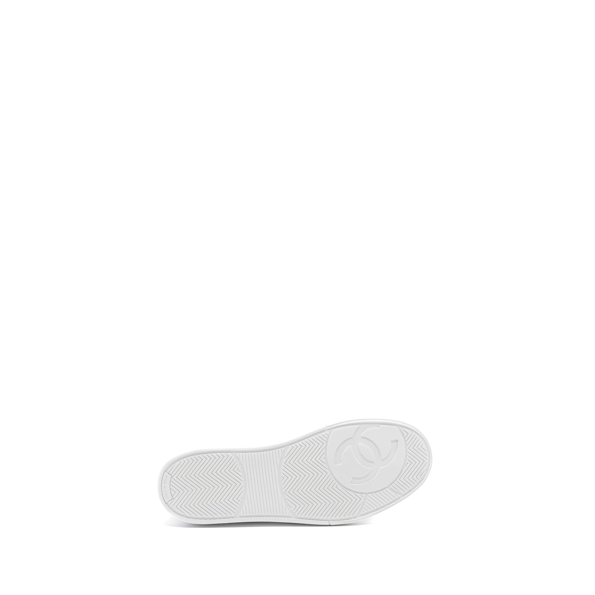 Chanel size 38.5 sneakers black / white