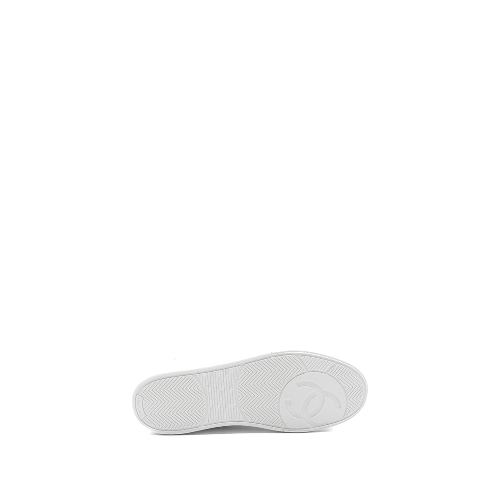 Chanel size 38.5 sneakers black / white
