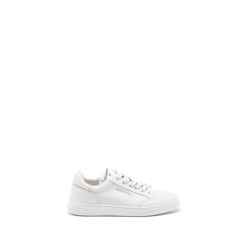 Chanel size 38.5 sneakers black / white