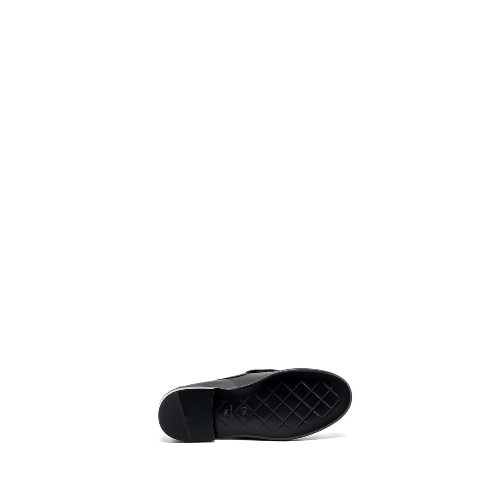 Chanel size 36 CC Turnlock loafers black L