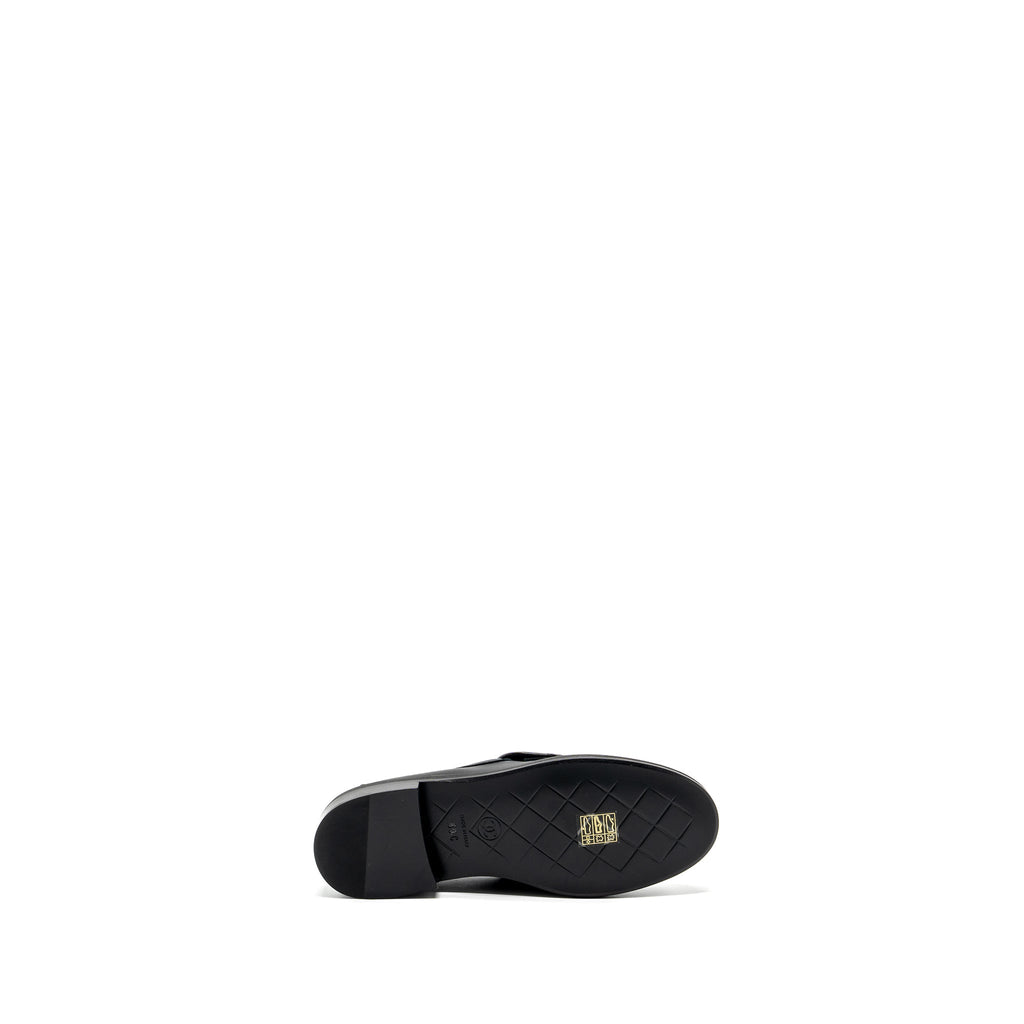 Chanel size 36 CC Turnlock loafers black L