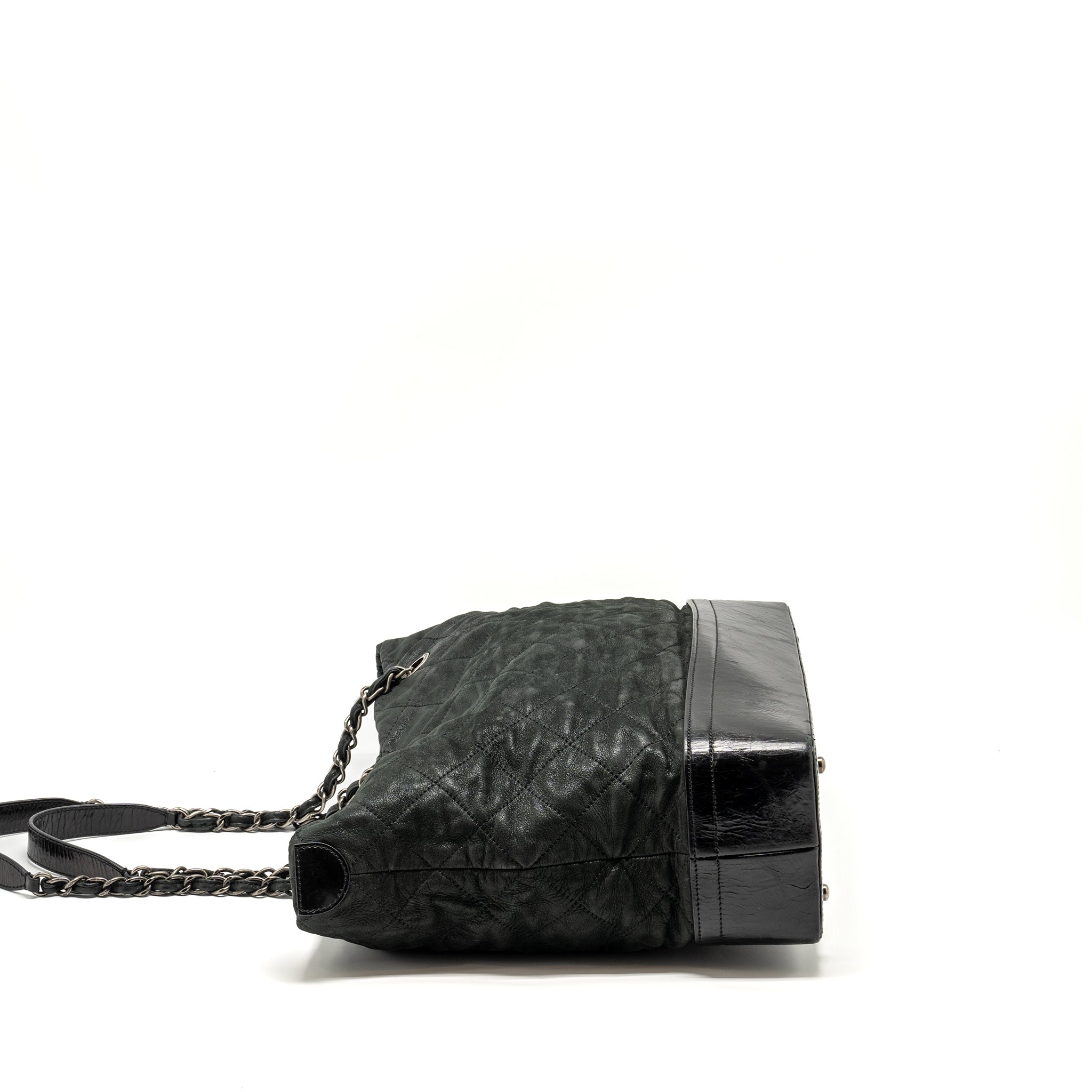 Chanel large quilted shoulder bag Calfskin black
