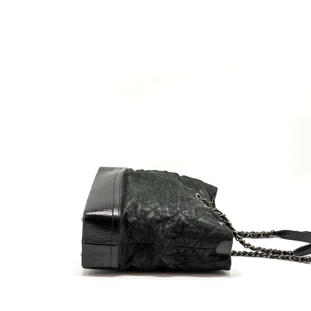 Chanel large quilted shoulder bag Calfskin black