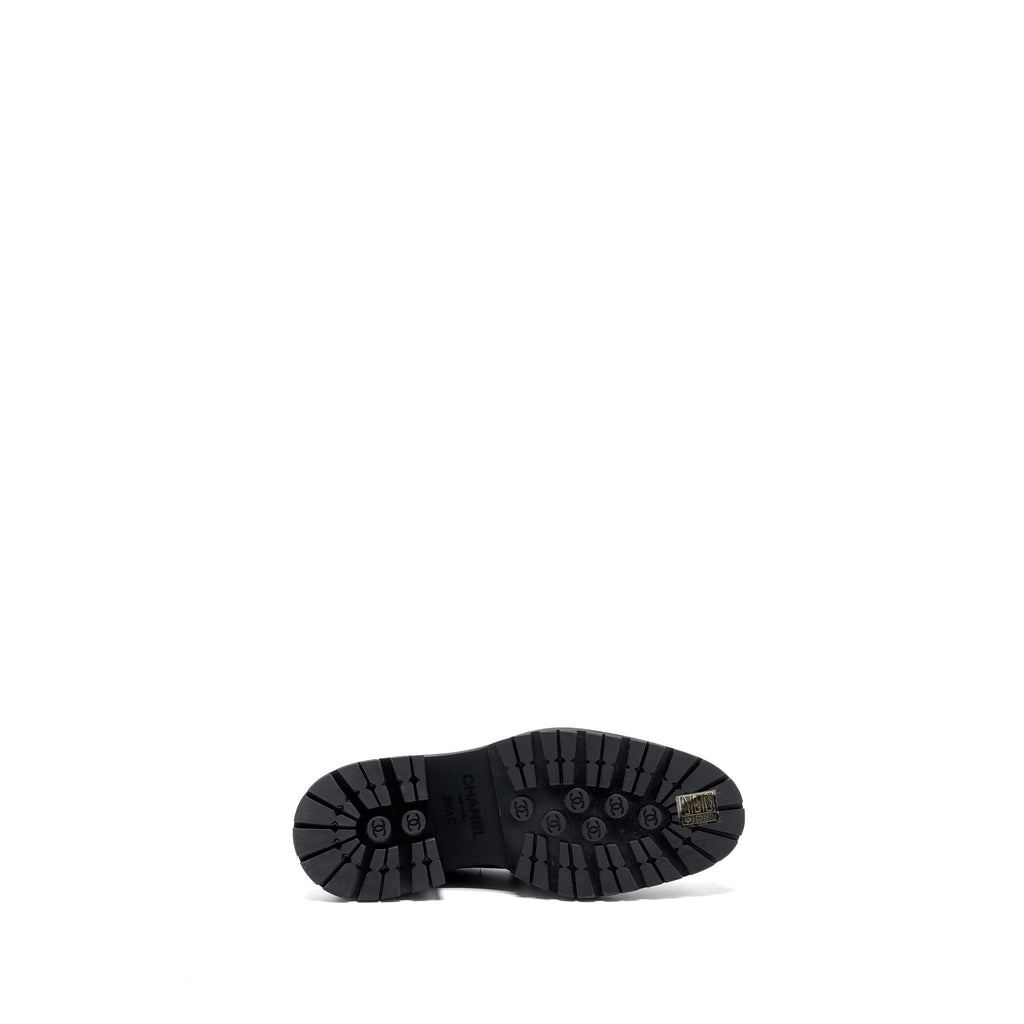 Chanel size 36.5 CC logo loafer black