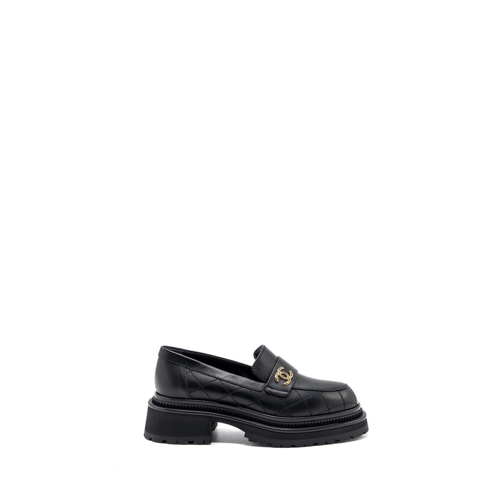 Chanel size 36.5 CC logo loafer black