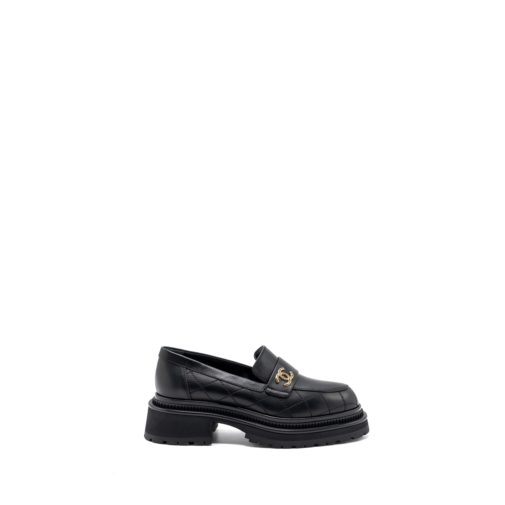 Chanel size 36.5 CC logo loafer black