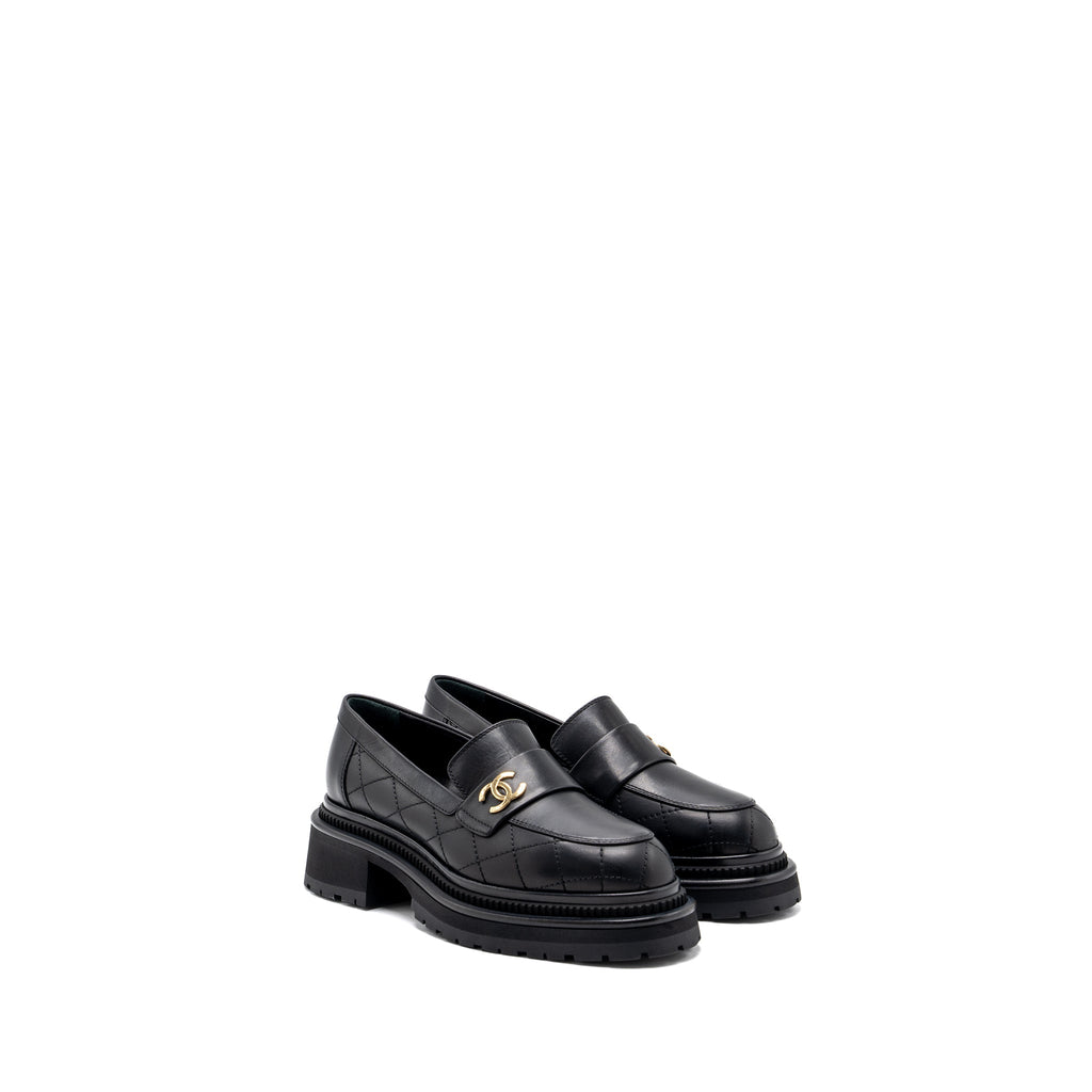 Chanel size 36.5 CC logo loafer black