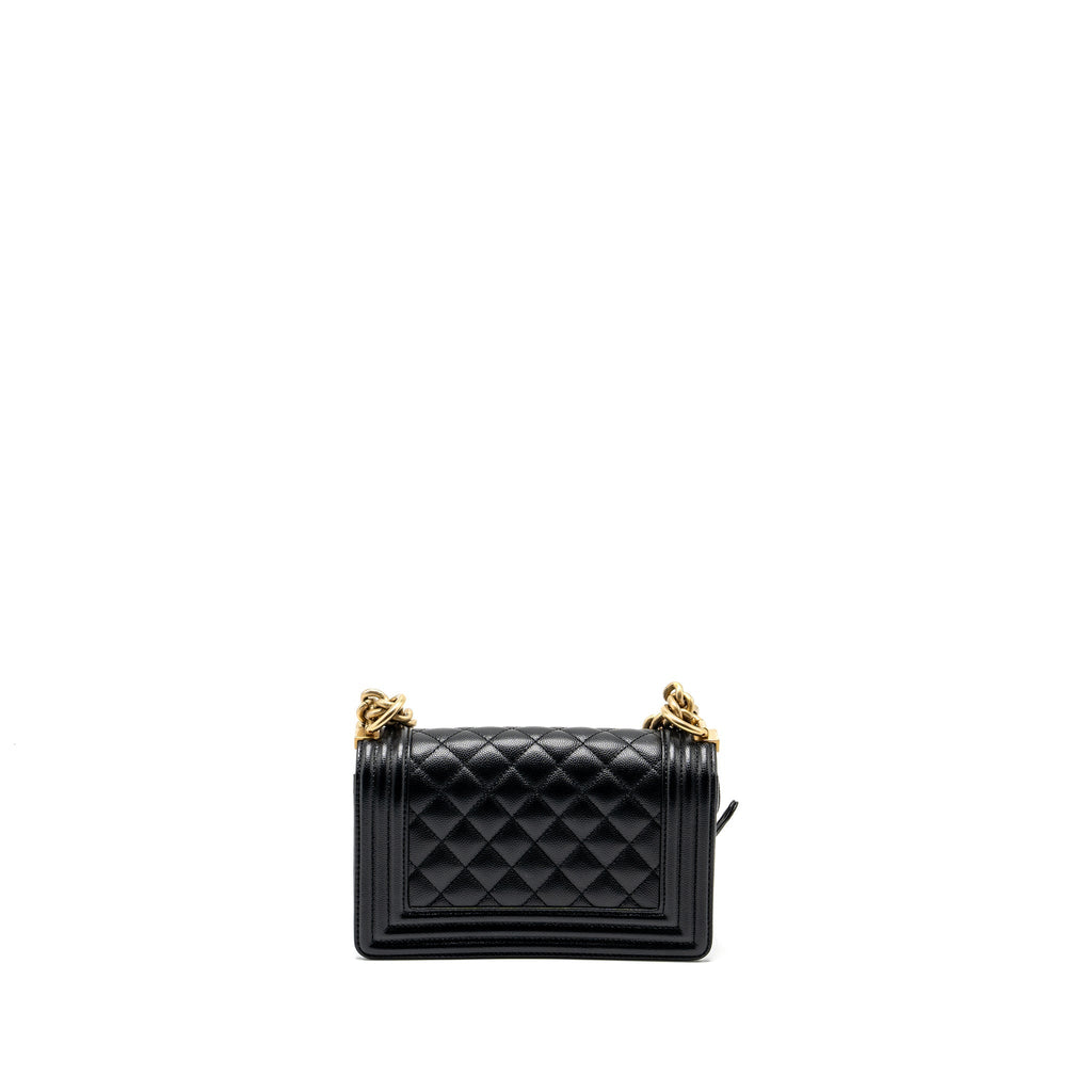 Chanel small boy bag caviar black  (Microchip)