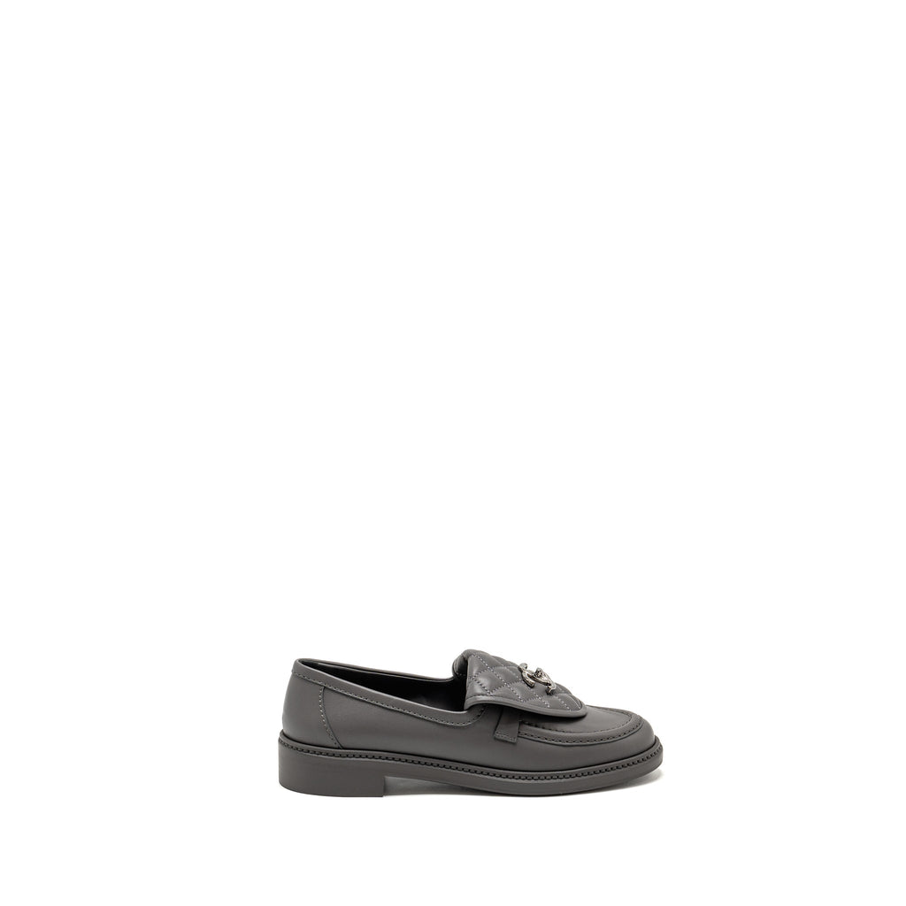 Chanel Size 39 CC Turnlock Loafers Quilted Leather Grey