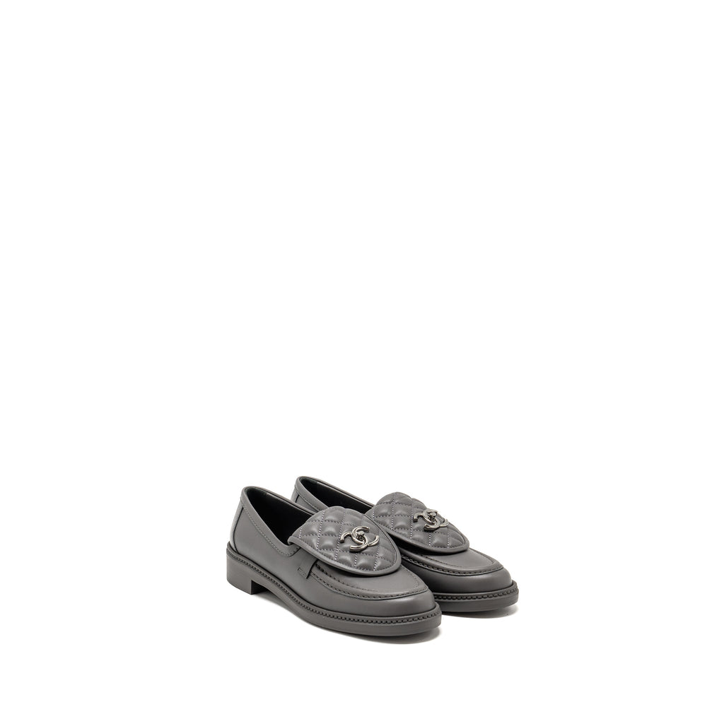 Chanel Size 39 CC Turnlock Loafers Quilted Leather Grey