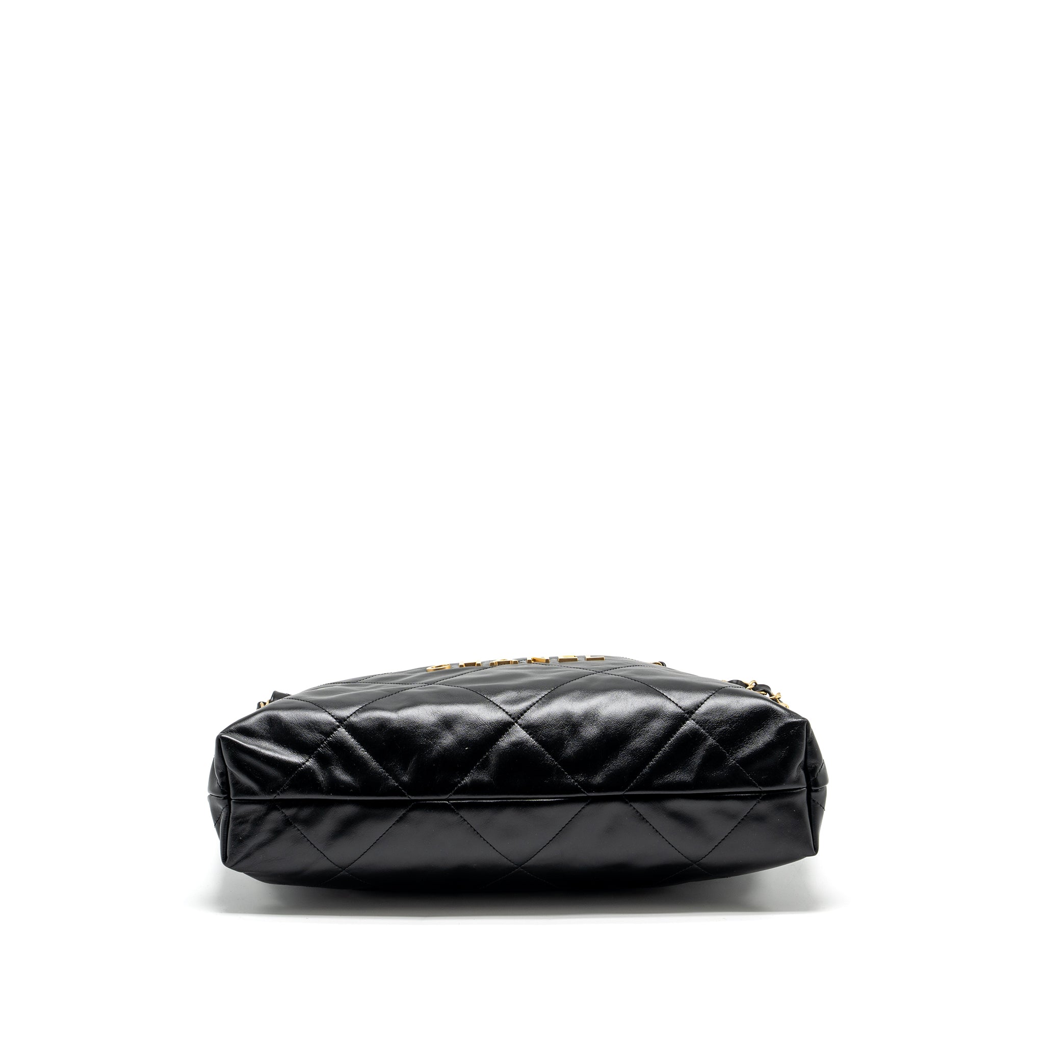 CHANEL medium 22 Bag Shiny Calfskin Black