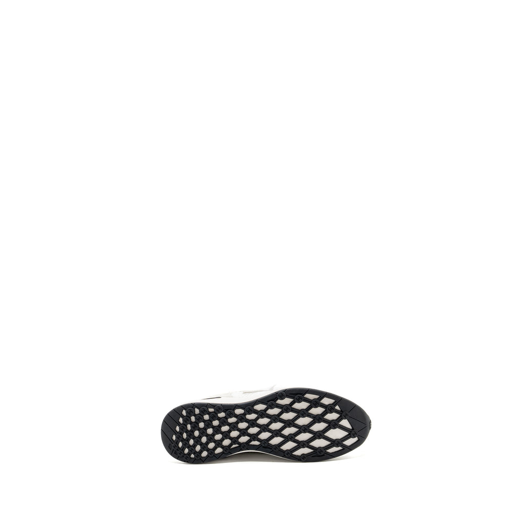 Chanel size 39 CC logo sneakers white