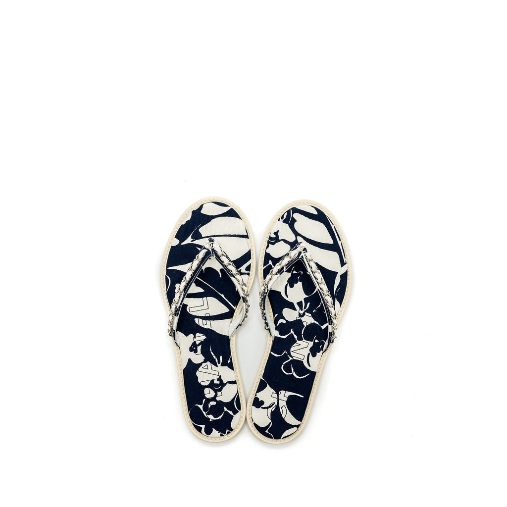 Chanel Size 40 Mules Cotton/Lambskin Navy Blue/Ecru