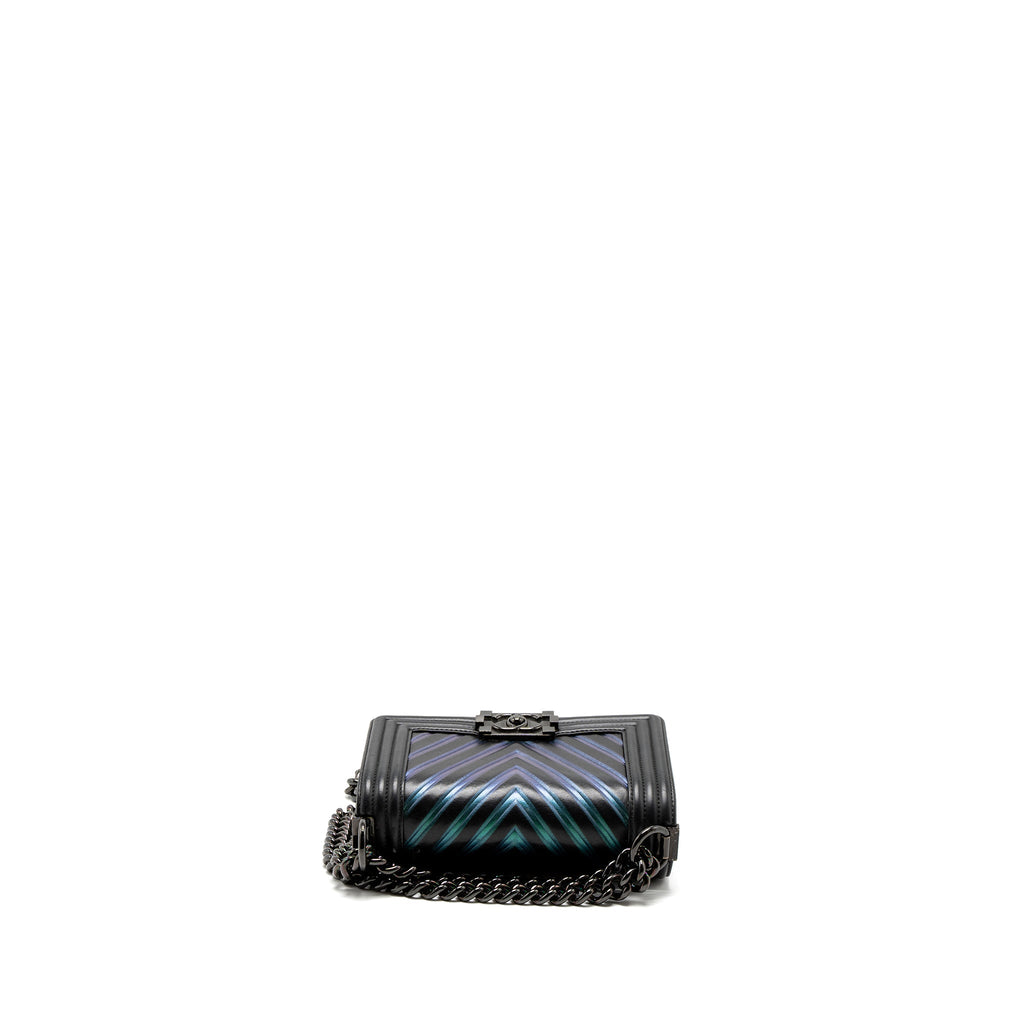Chanel Small Boy Bag Chevron Calfskin Black/Iridescent Blue Black Hardware