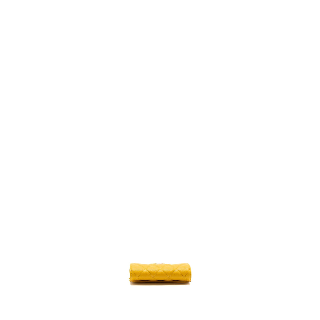 Chanel 22A Classic Flap Card Holder caviar yellow (Microchip)