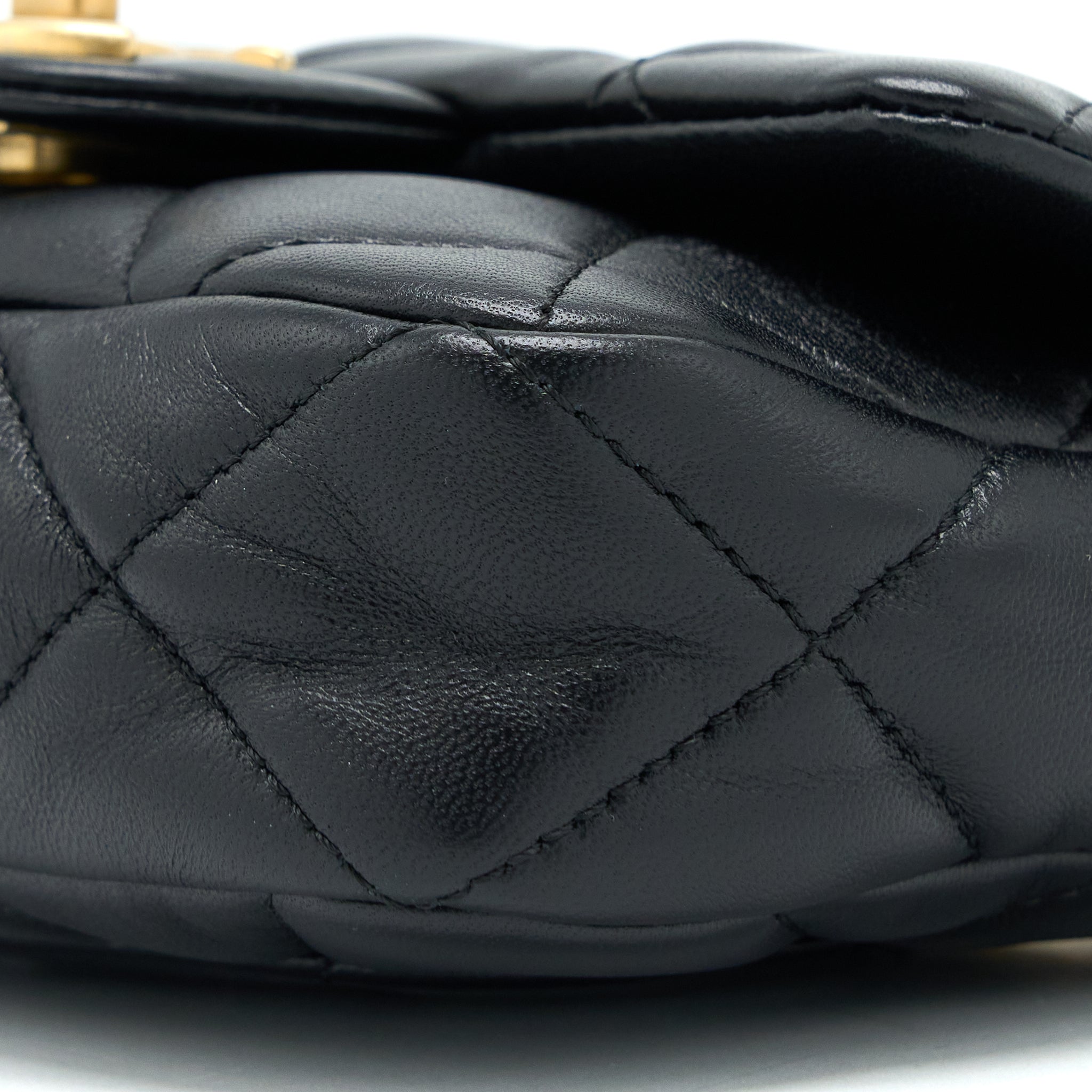 Chanel 22S Giant Chain Flap Shoulder Bag Lambskin Black  (Microchip)