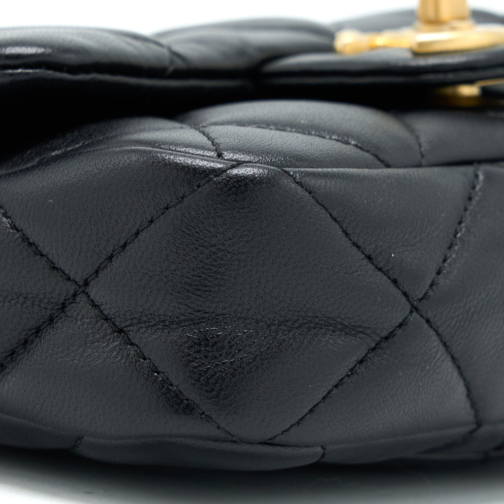 Chanel 22S Giant Chain Flap Shoulder Bag Lambskin Black  (Microchip)