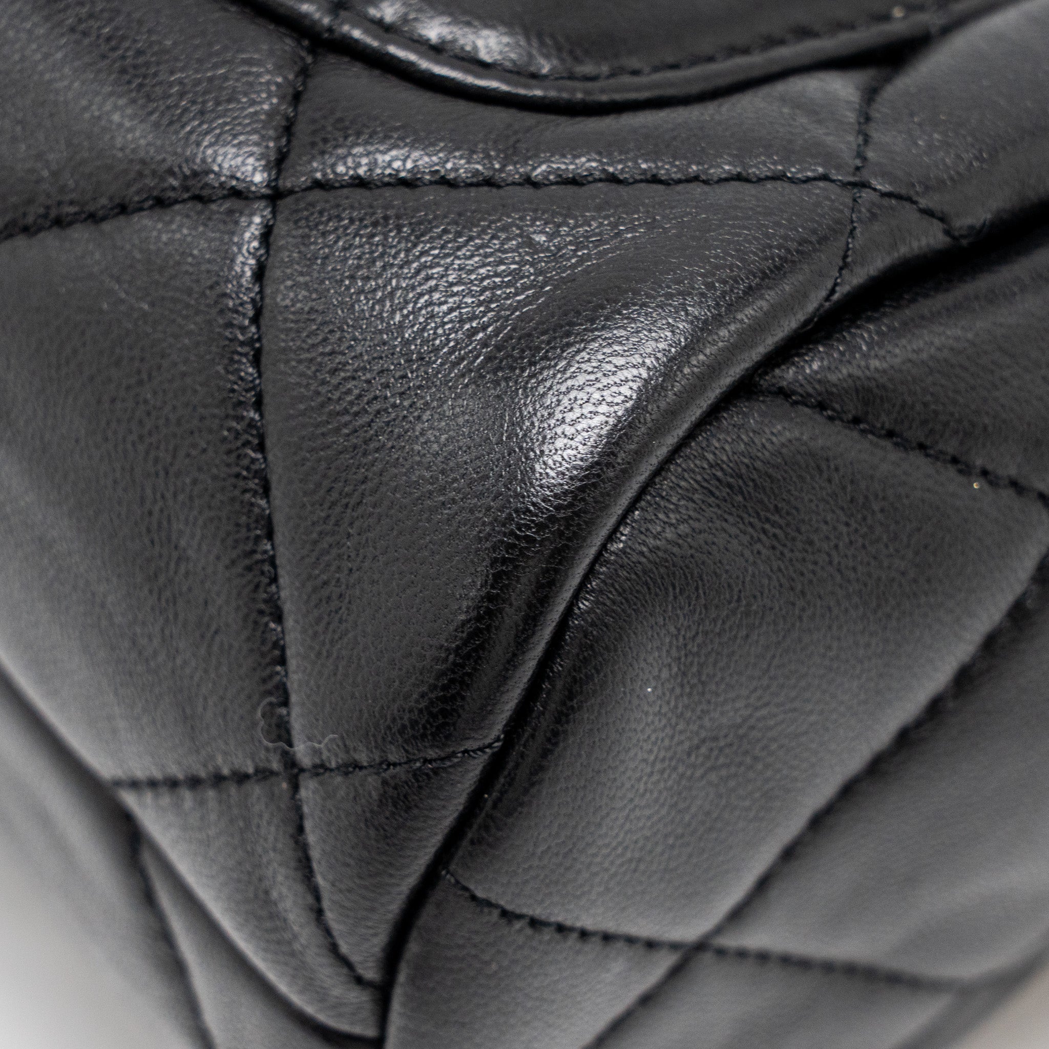 Chanel 22a Detail Chain Bowling Bag Lambskin Black  (microchip)