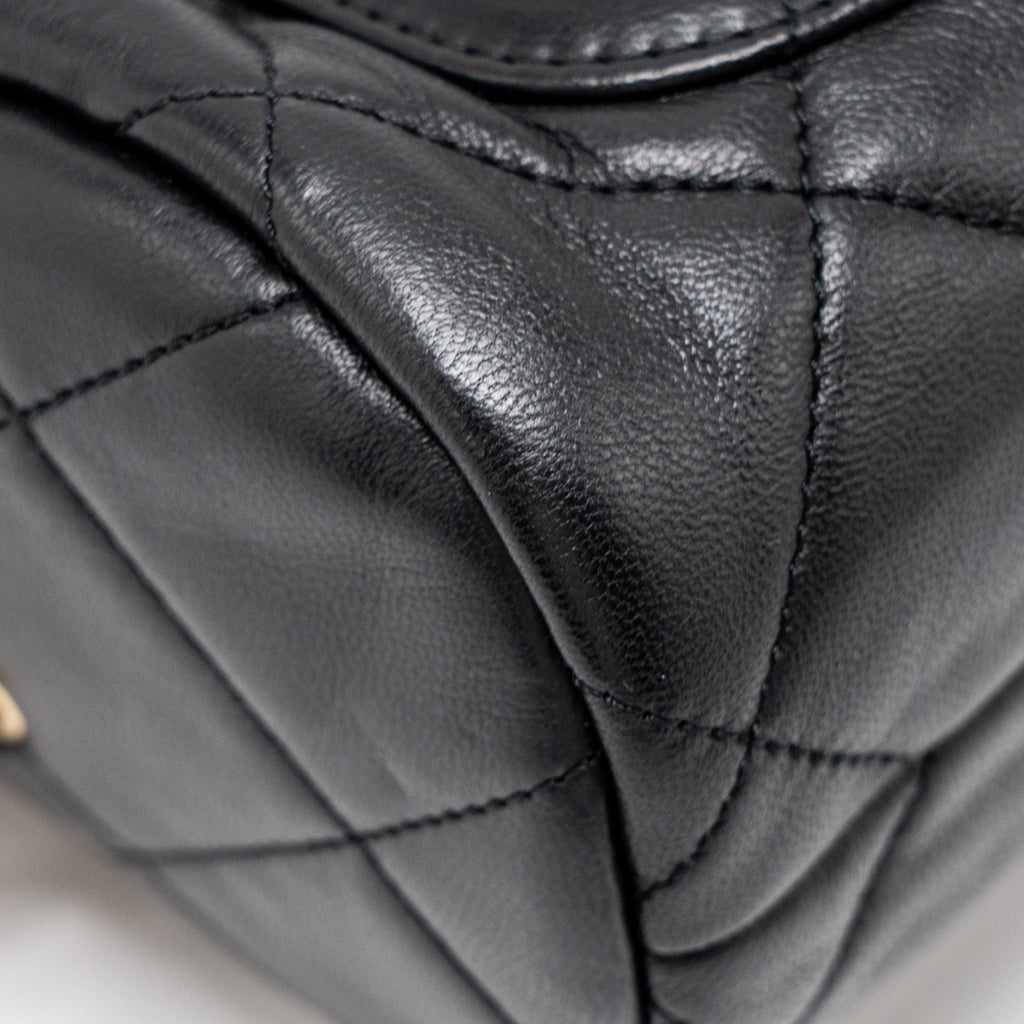 Chanel 22a Detail Chain Bowling Bag Lambskin Black  (microchip)