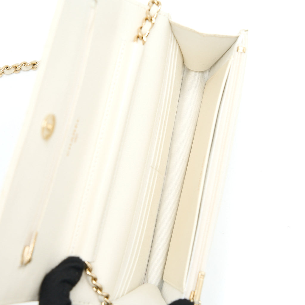 Chanel Classic Wallet On Chain Caviar White L (Microchip)
