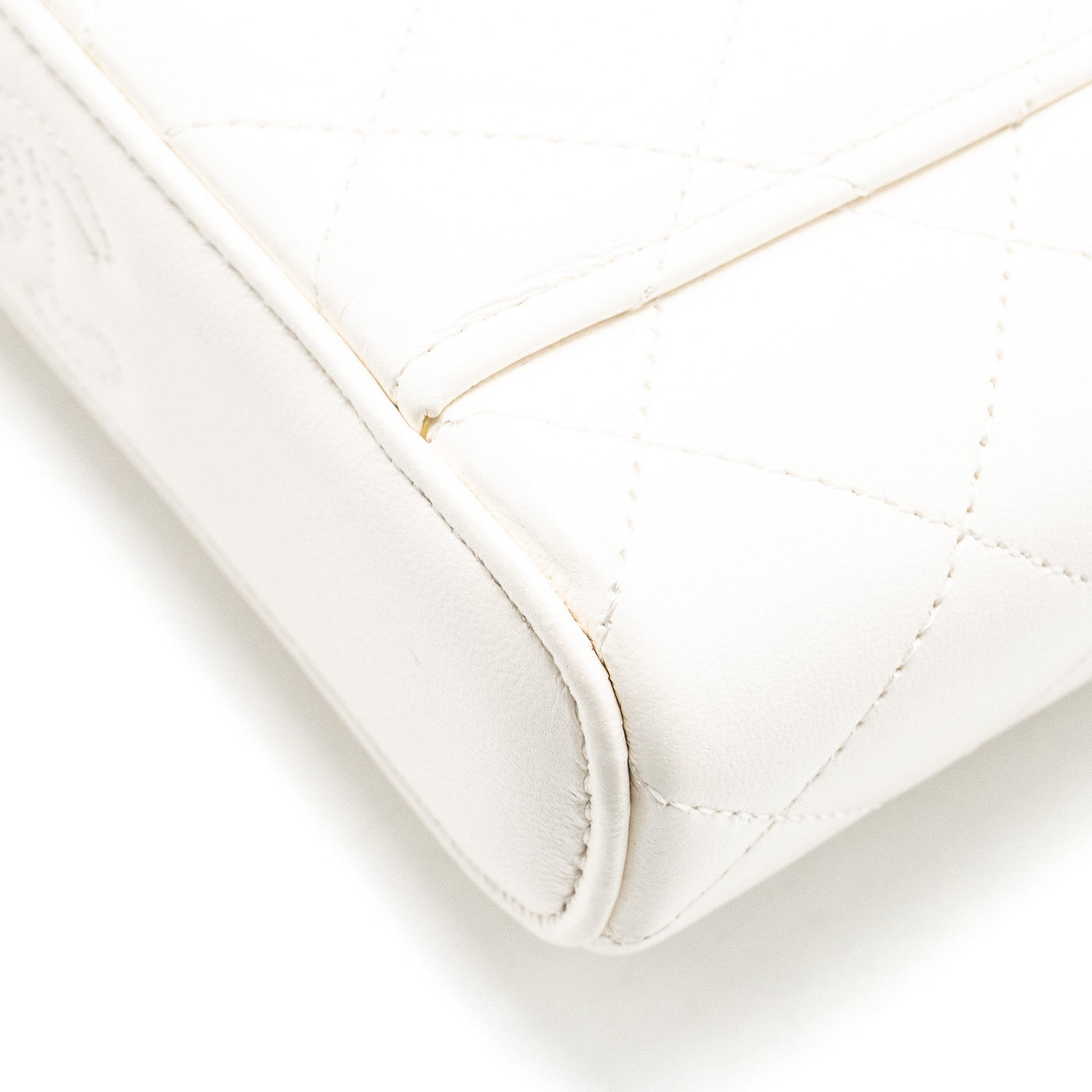 Chanel 23k Camellia Top Handle Long Vanity Case With Chain Calfskin White L (Microchip)
