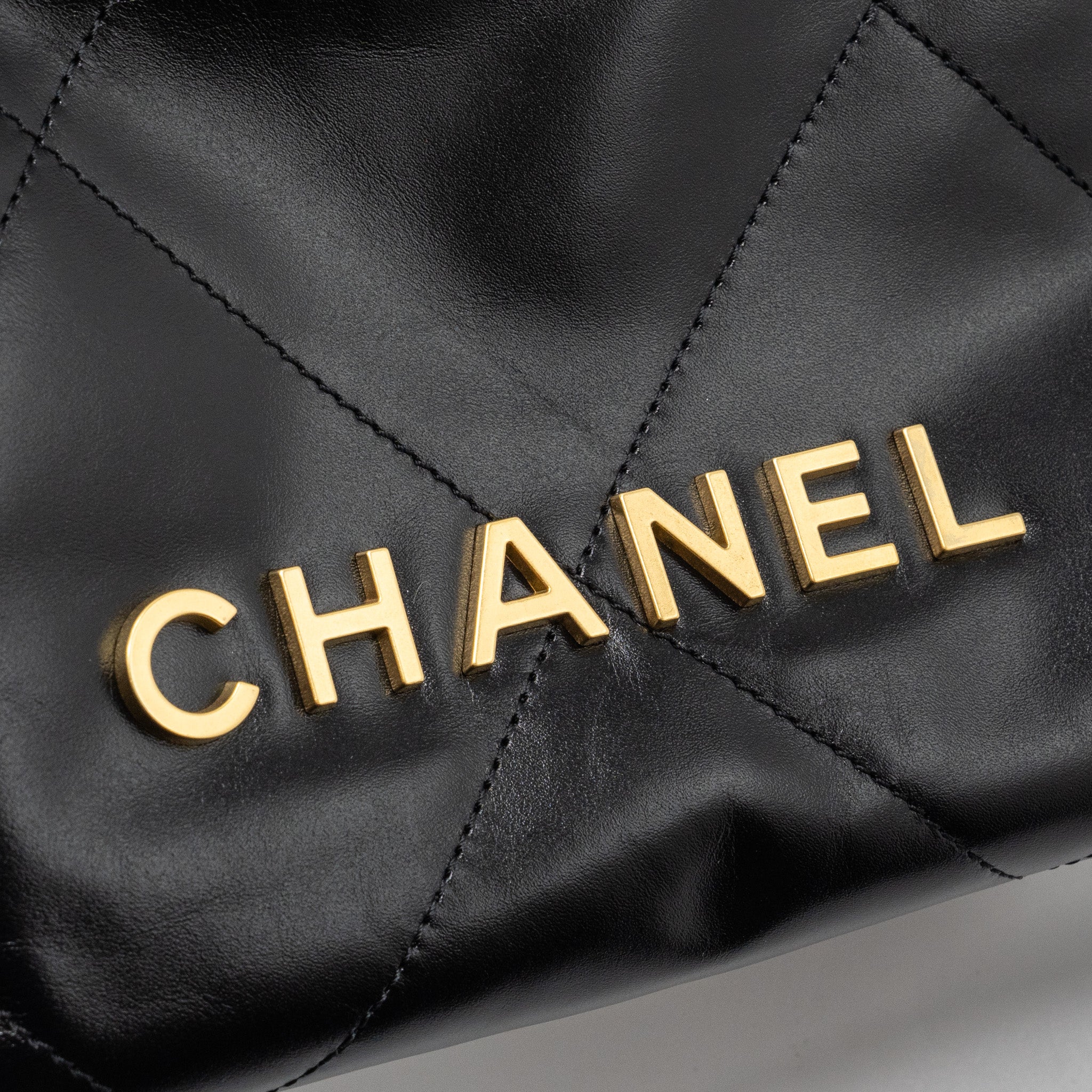 Chanel mini 22 bag shiny calfskin black  (microchip)