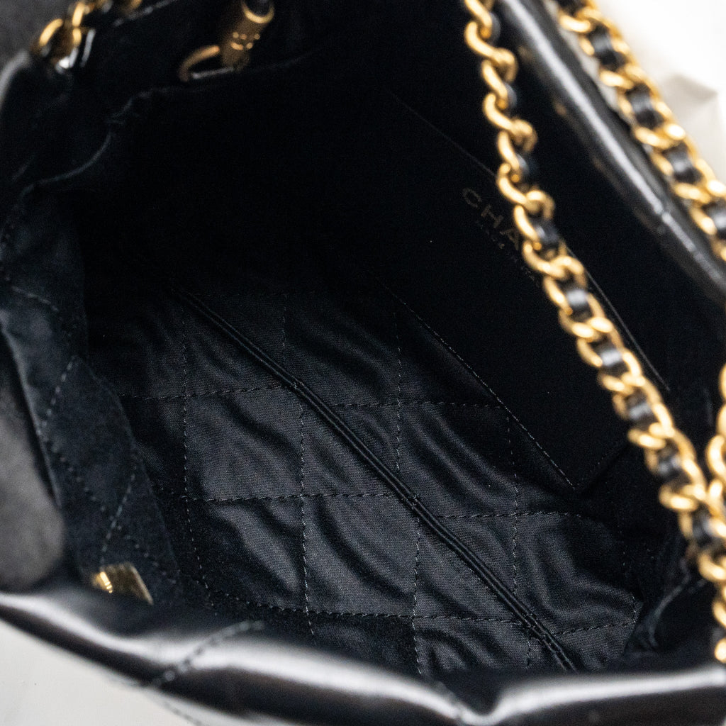 Chanel mini 22 bag shiny calfskin black  (microchip)