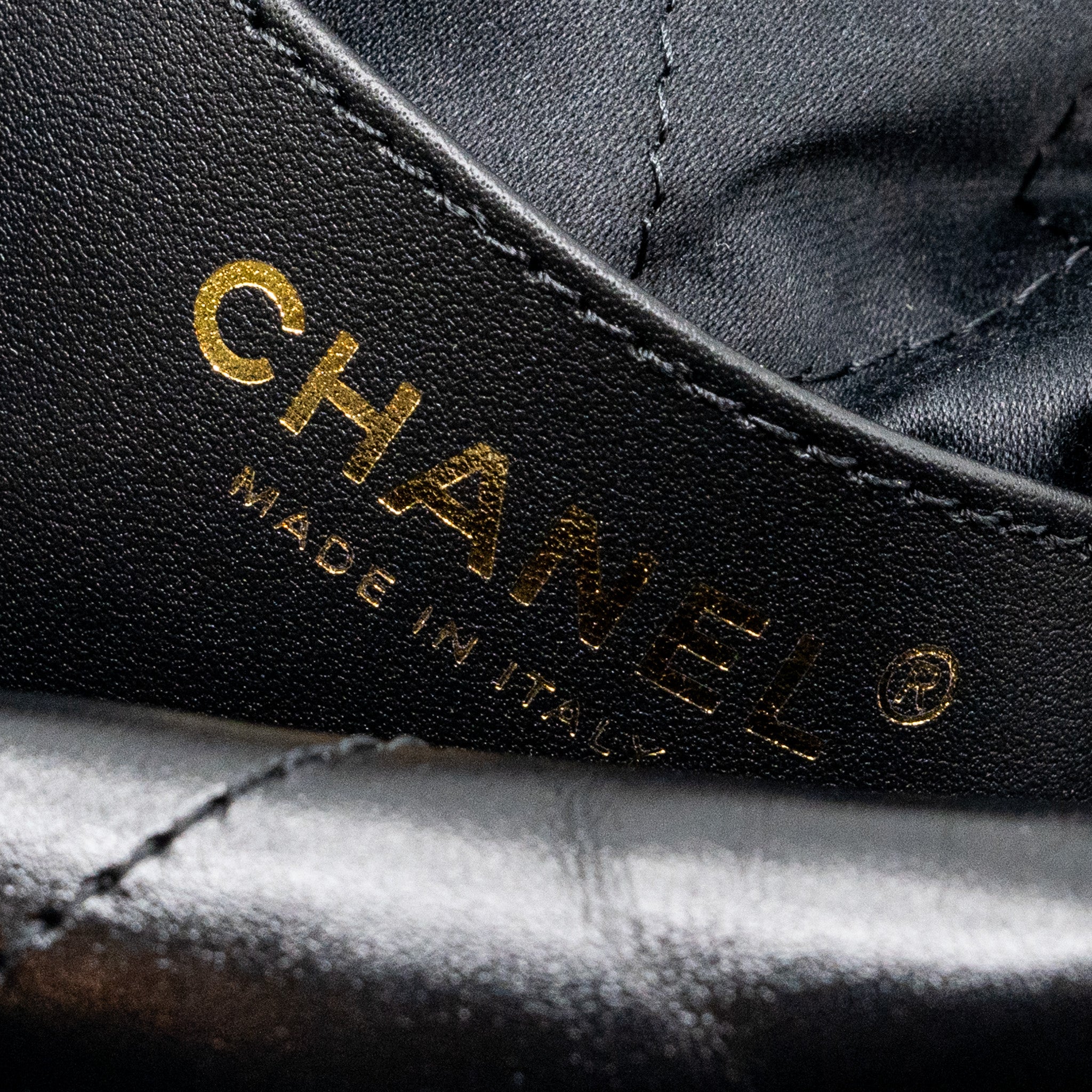 Chanel mini 22 bag shiny calfskin black  (microchip)
