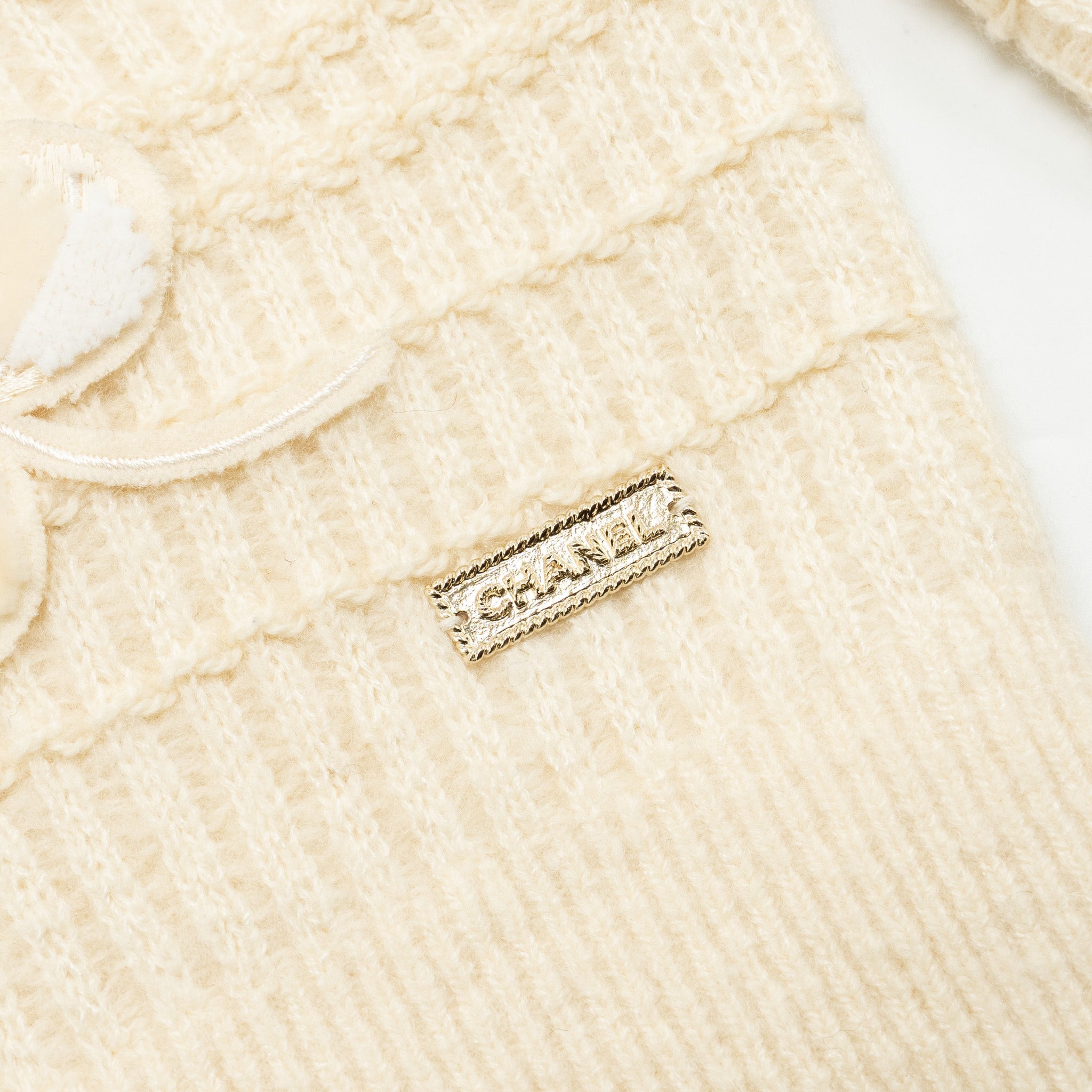 Chanel Size 40 18B Coco Neige Lucky Charms Knitted Sweater Cashmere/Wool Ecru