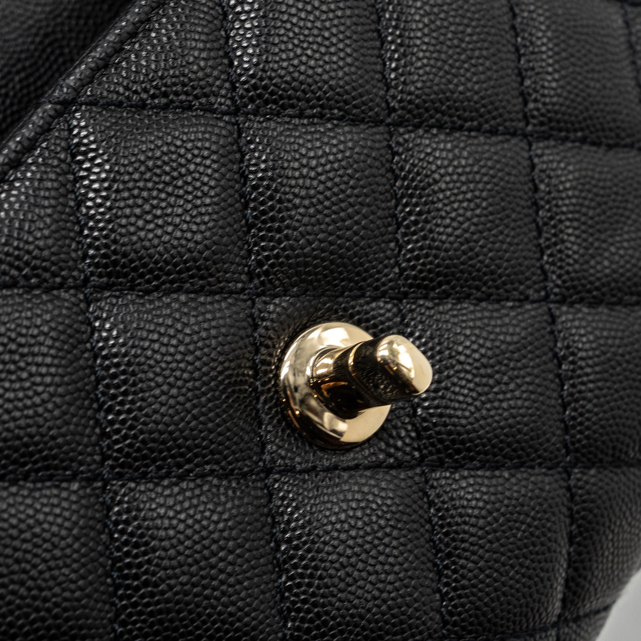 Chanel small coco handle caviar black L  (Microchip)