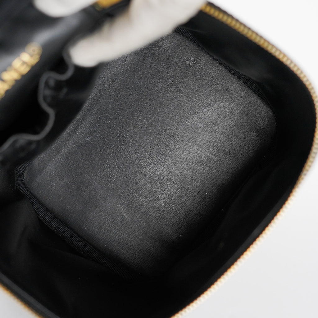 ITEM 11 - Chanel Vintage Caviar Vanity