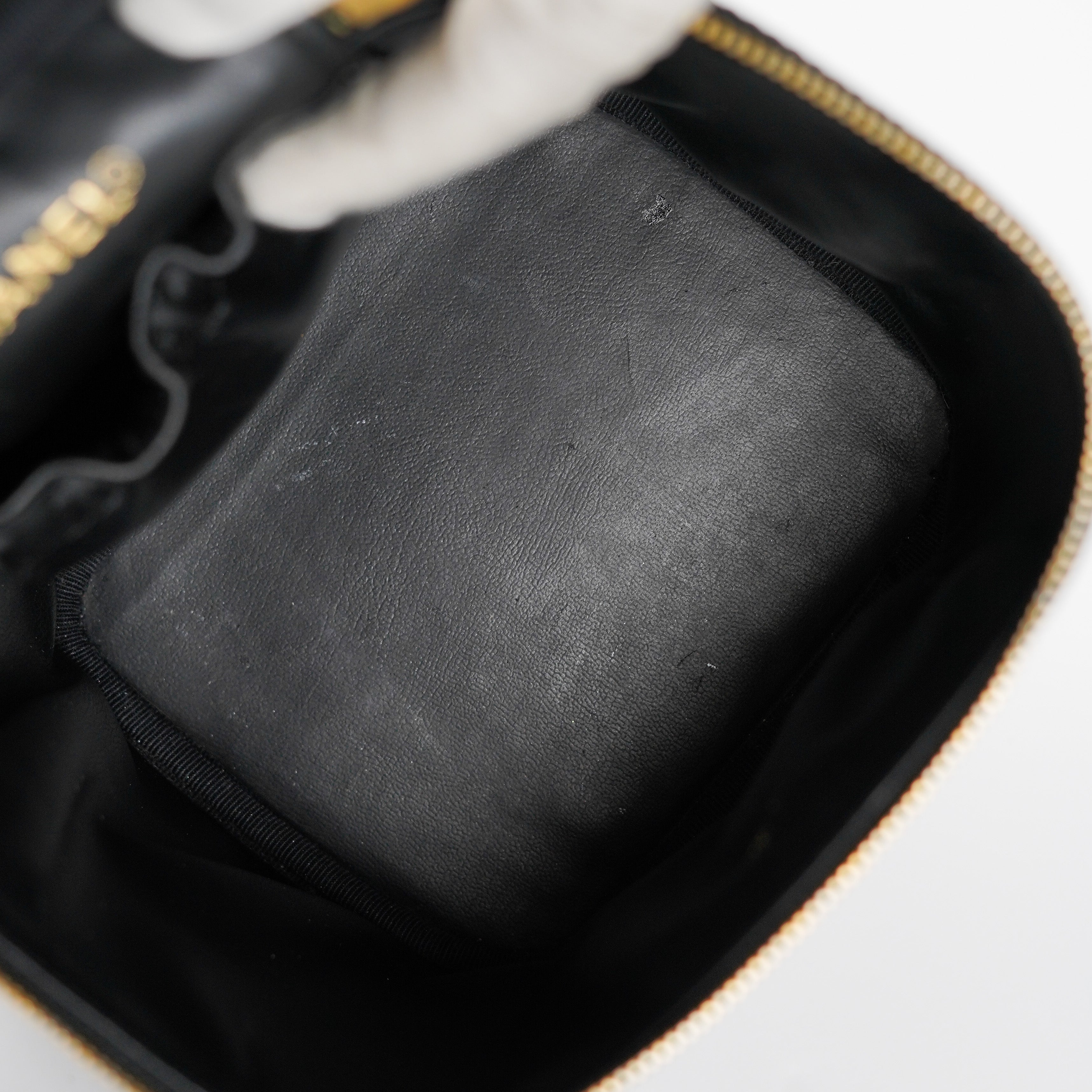 ITEM 11 - Chanel Vintage Caviar Vanity