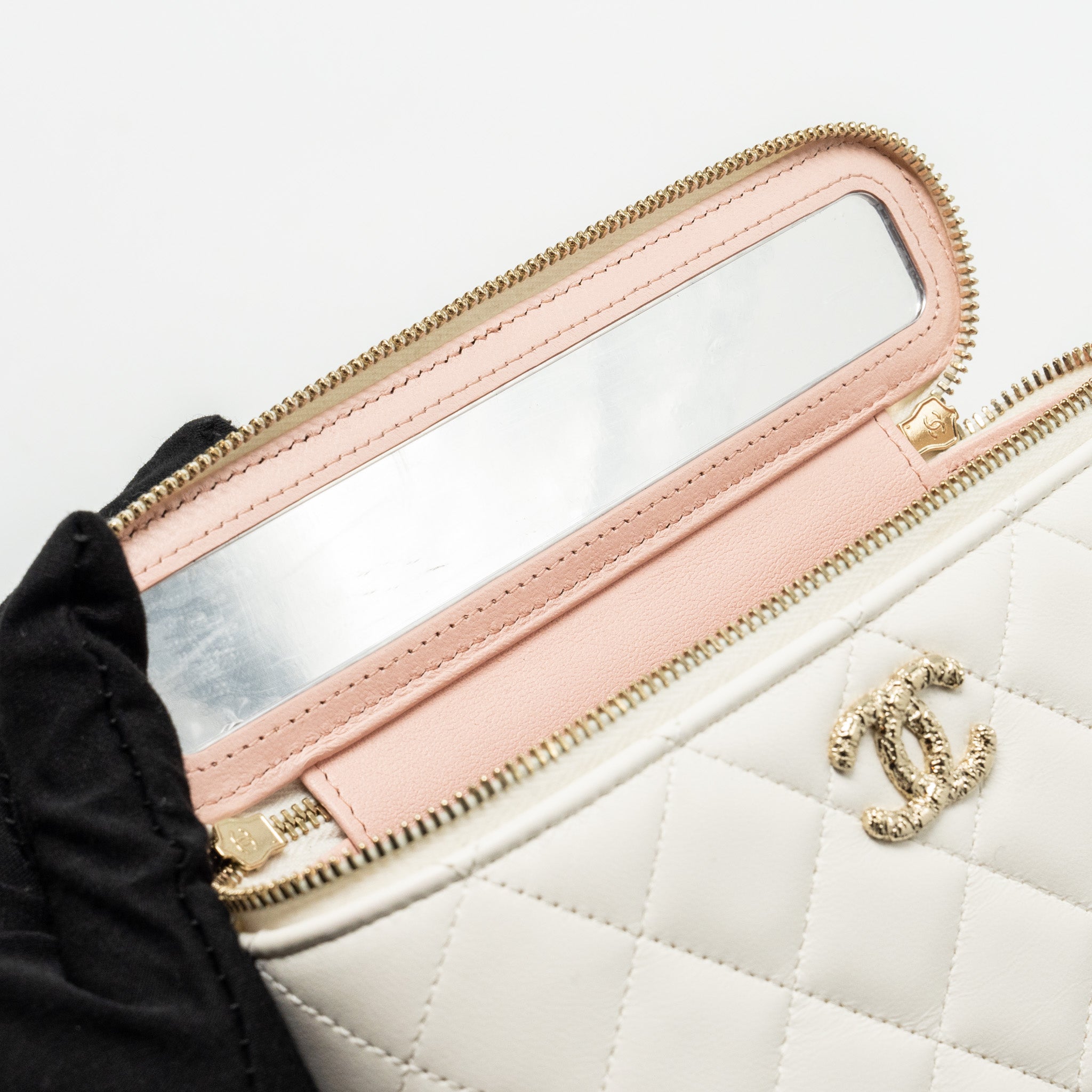 Chanel 23k Camellia Top Handle Long Vanity Case With Chain Calfskin White L (Microchip)