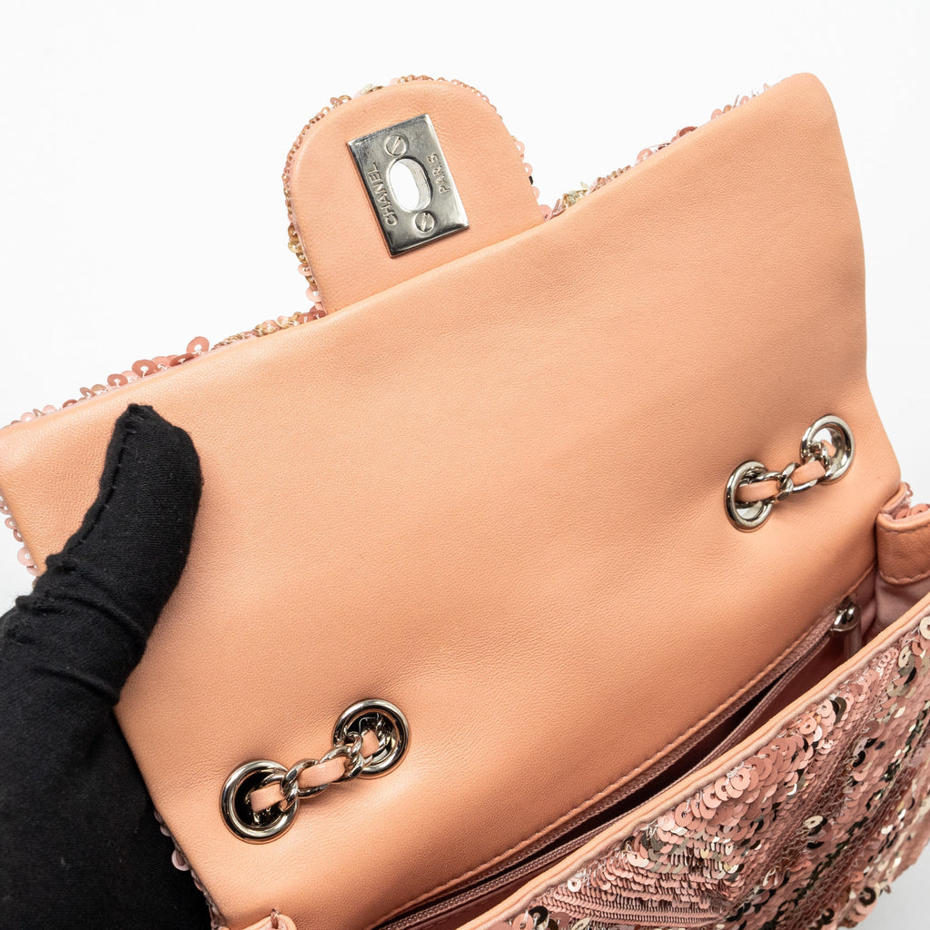 Chanel Chevron Mini flap bag Sequin pink / multicolour